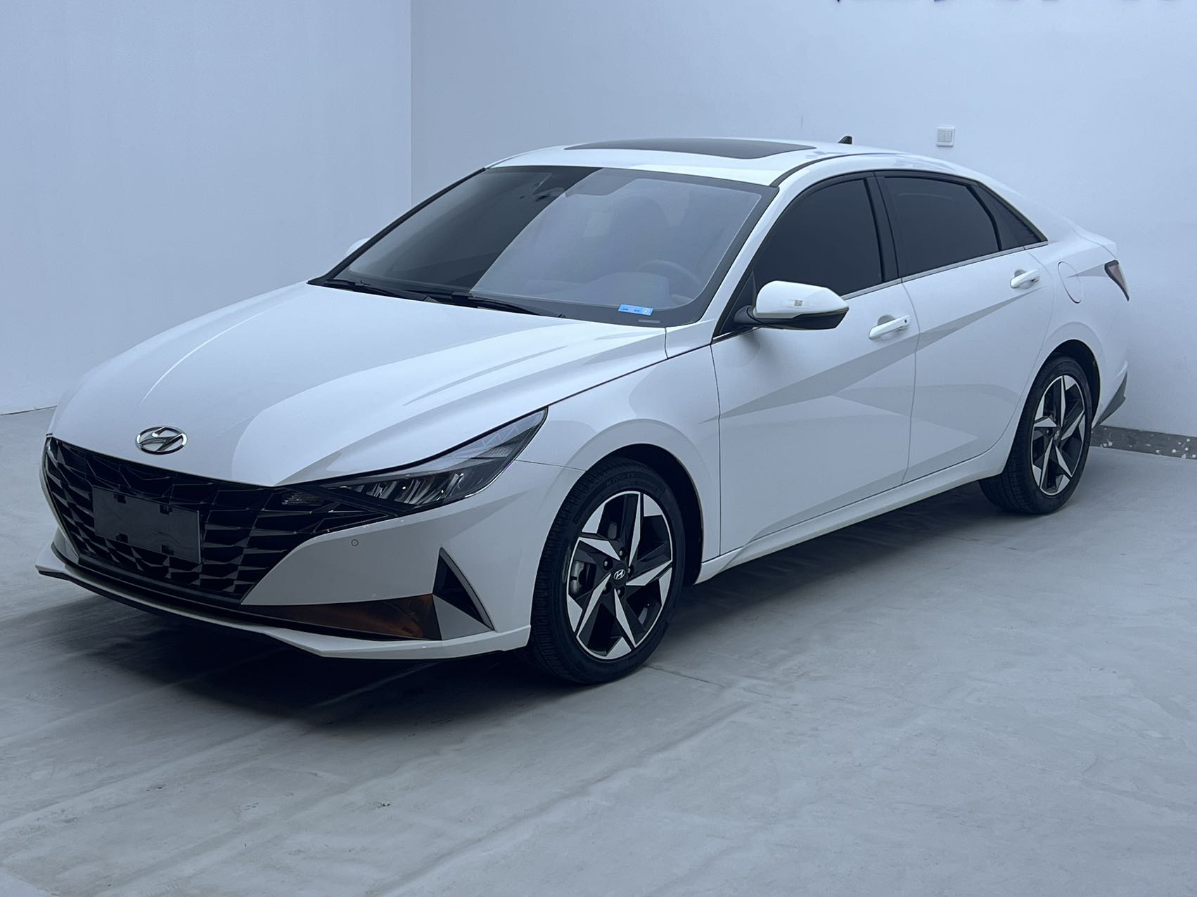 Модель 2021 года 1.5L CVT LUX премиум-версия