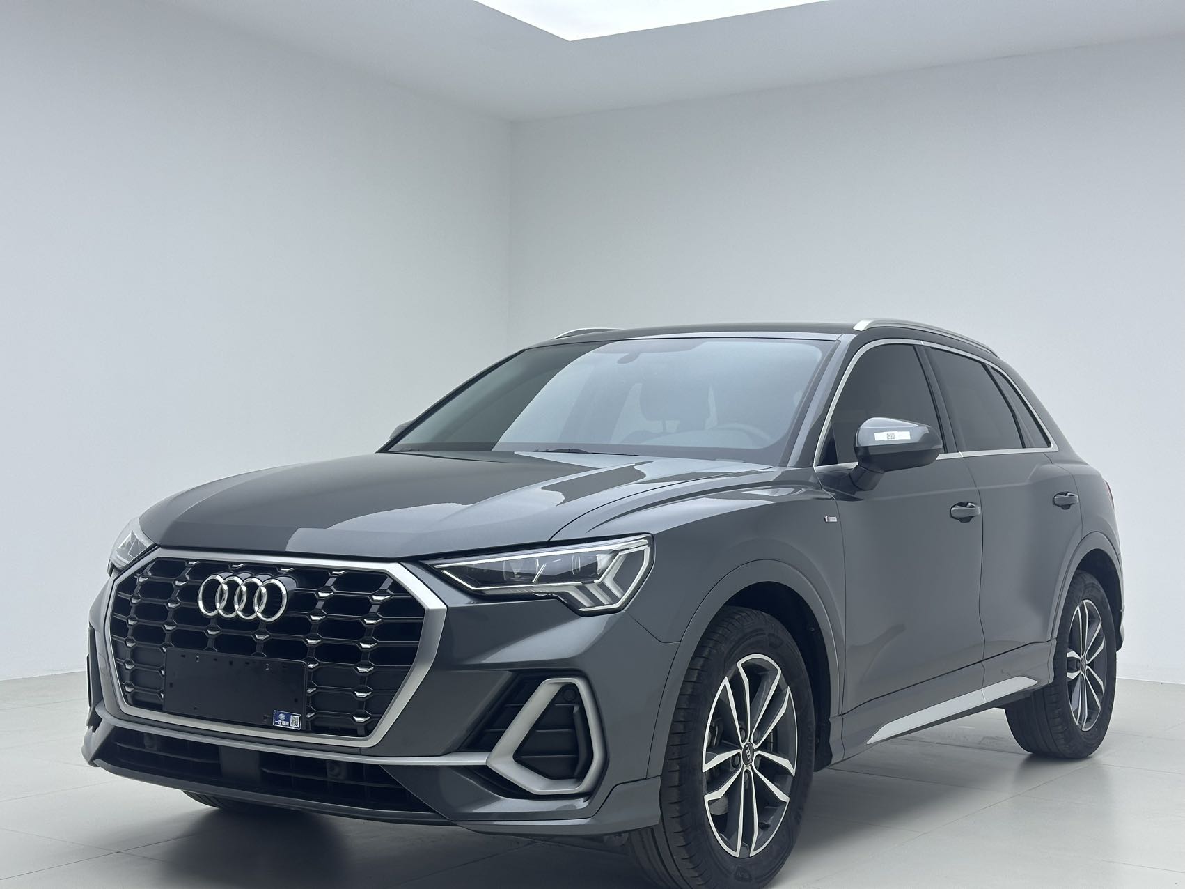 Audi Q3 35 TFSI 2022 года, базовая динамическая версия