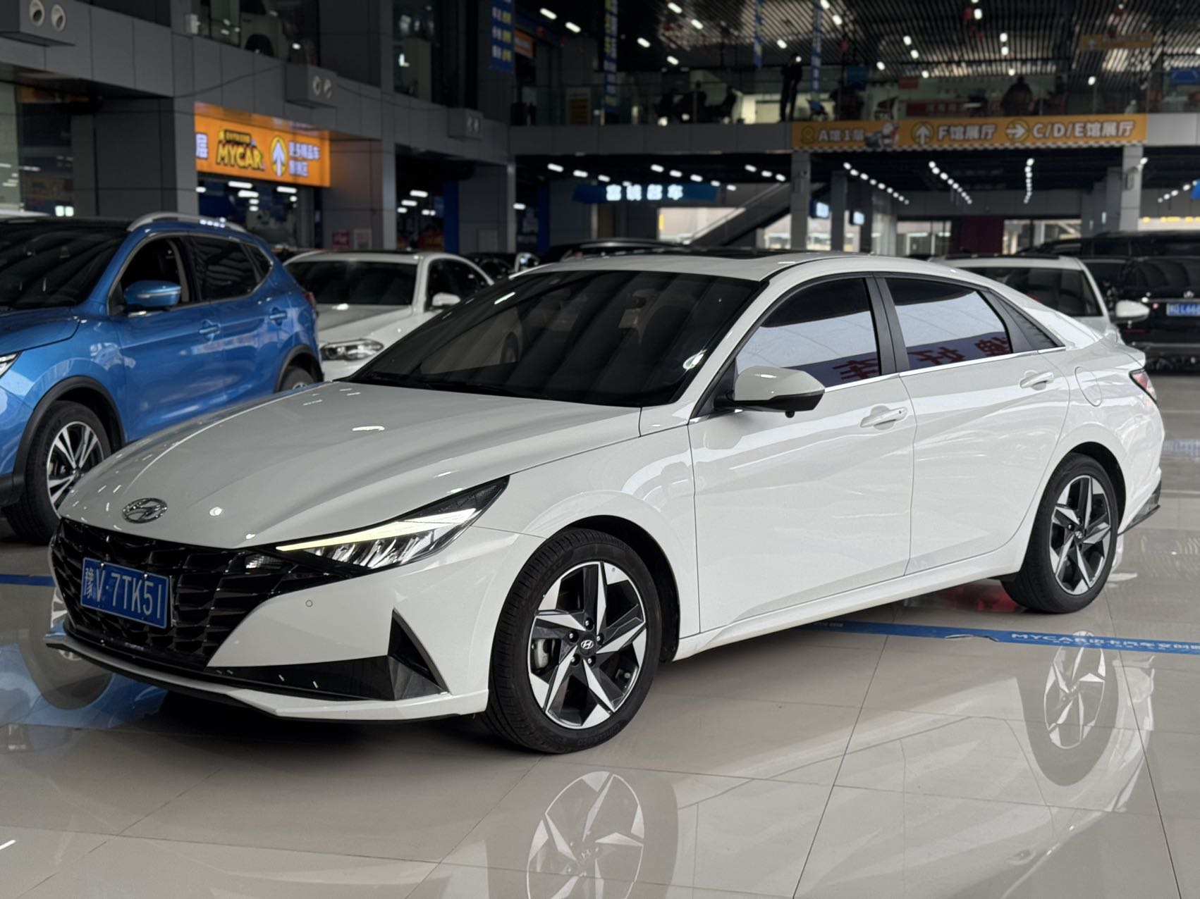 Hyundai Elantra 2021 года, 1.5L CVT LUX, люксовая версия