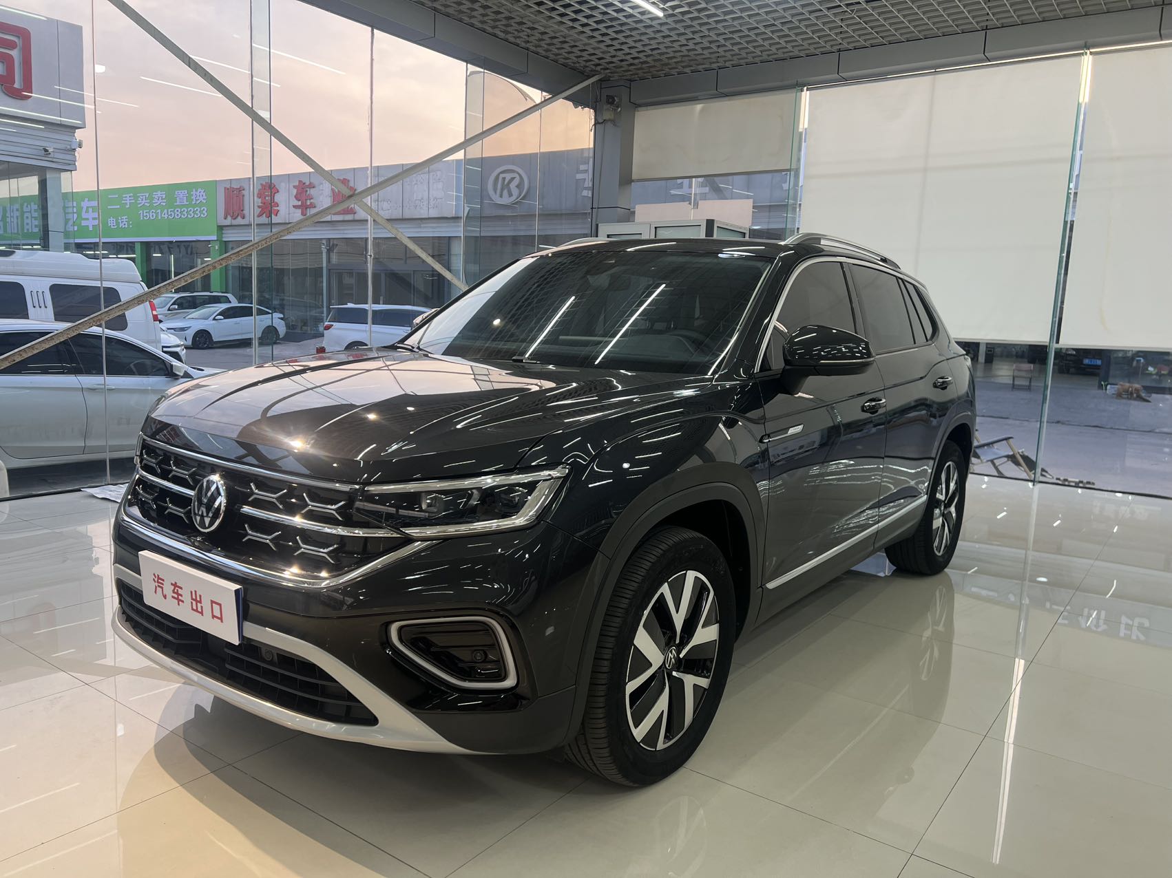 Volkswagen Tayron 2023 модель 280TSI двухколёсный привод, версия Luxury Plus Advanced