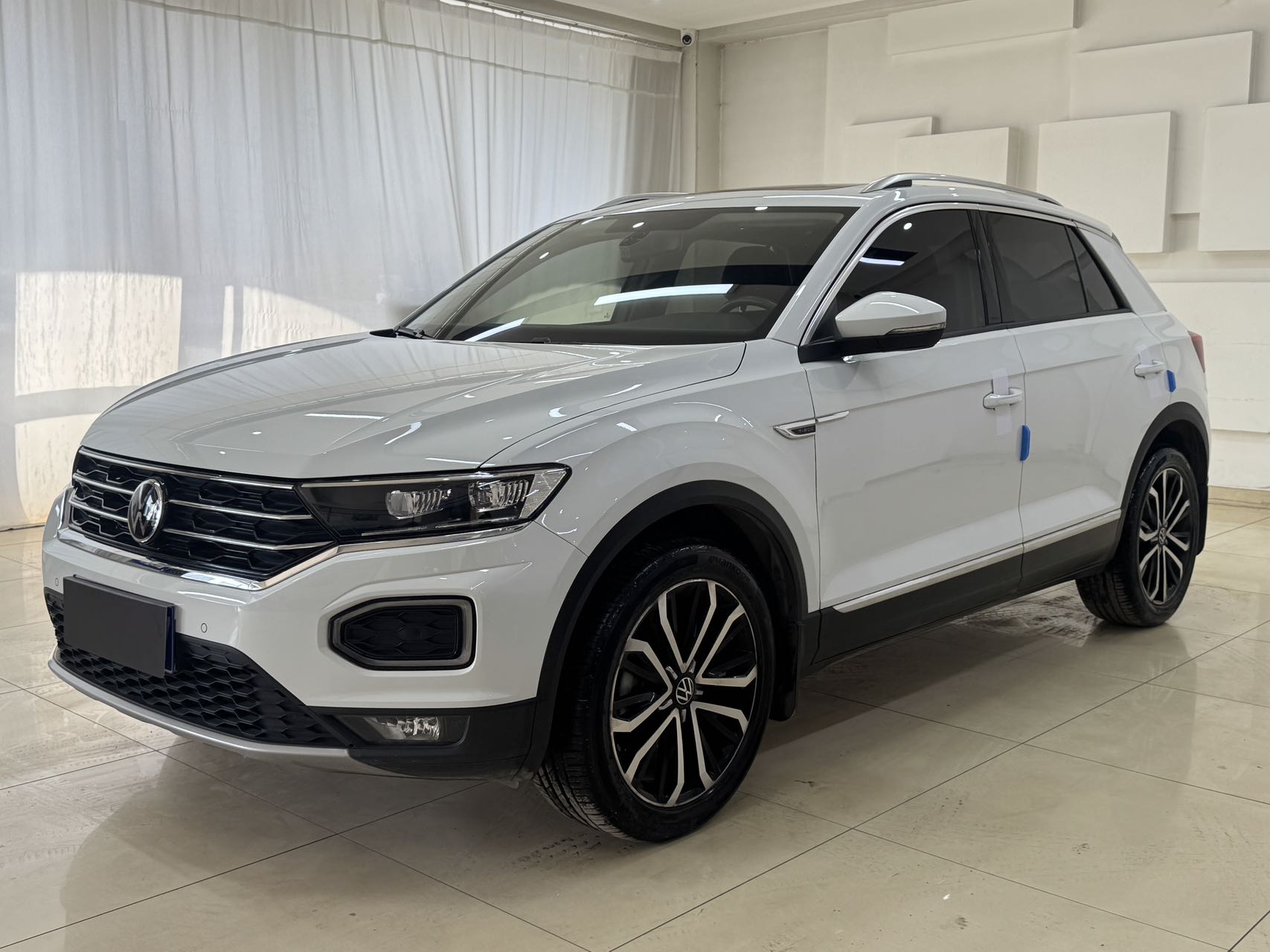 Volkswagen T-ROC Tange 2022 модель 280TSI DSG передний привод Comfort PLUS