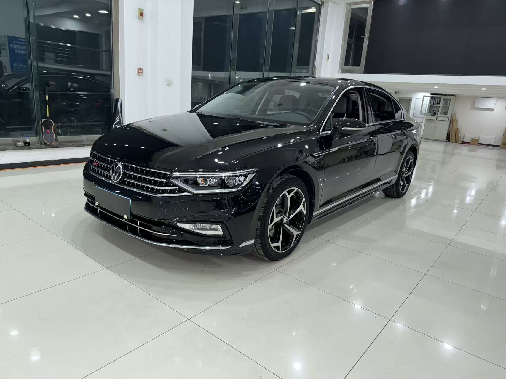 Volkswagen Magotan 2023 года   Юбилейная версия 2 миллионов автомобилей 330TSI DSG Leading  