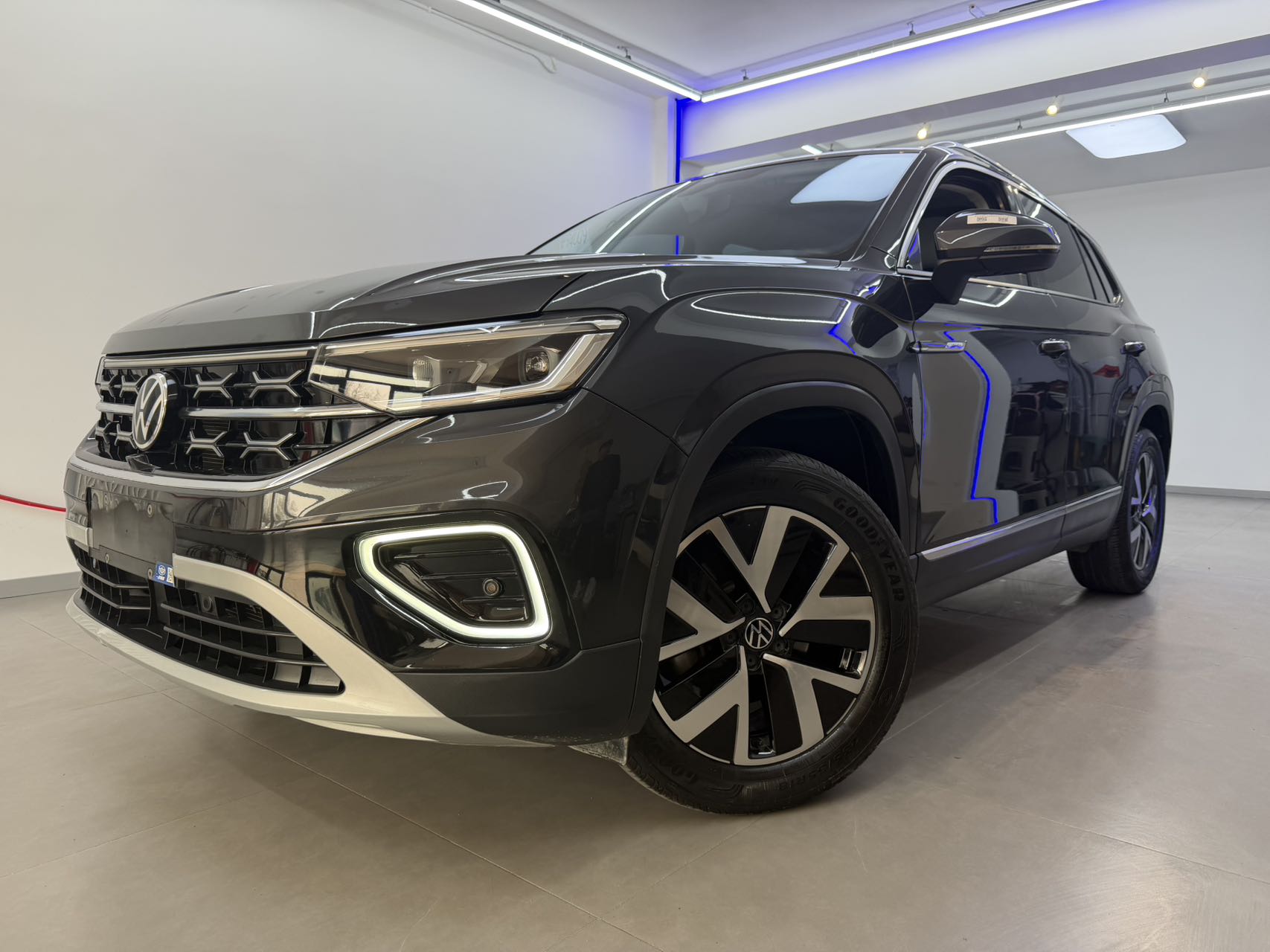 Volkswagen Tayron 2023 модель 280TSI, передний привод, версия Luxury Plus Advanced