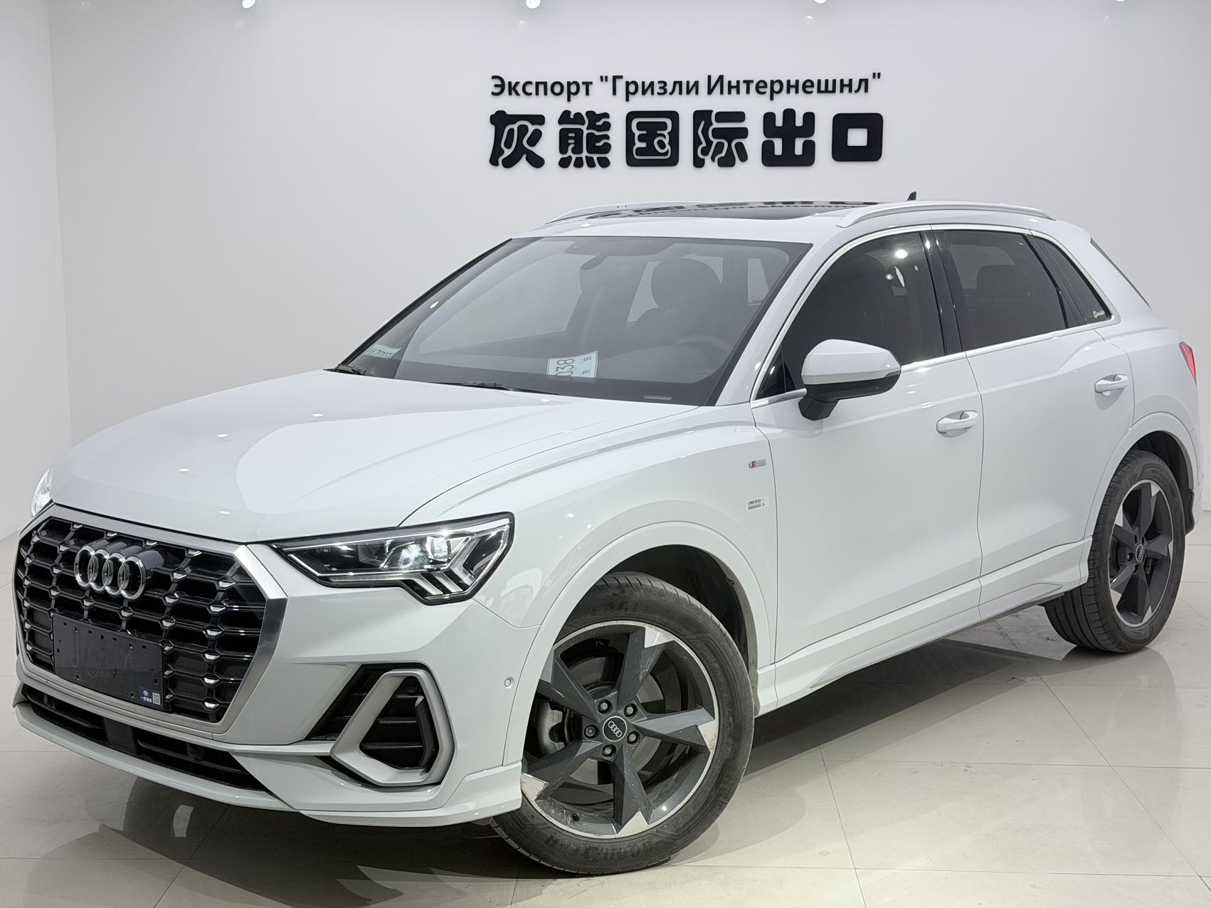 Audi Q3 22 35 модная динамическая модель