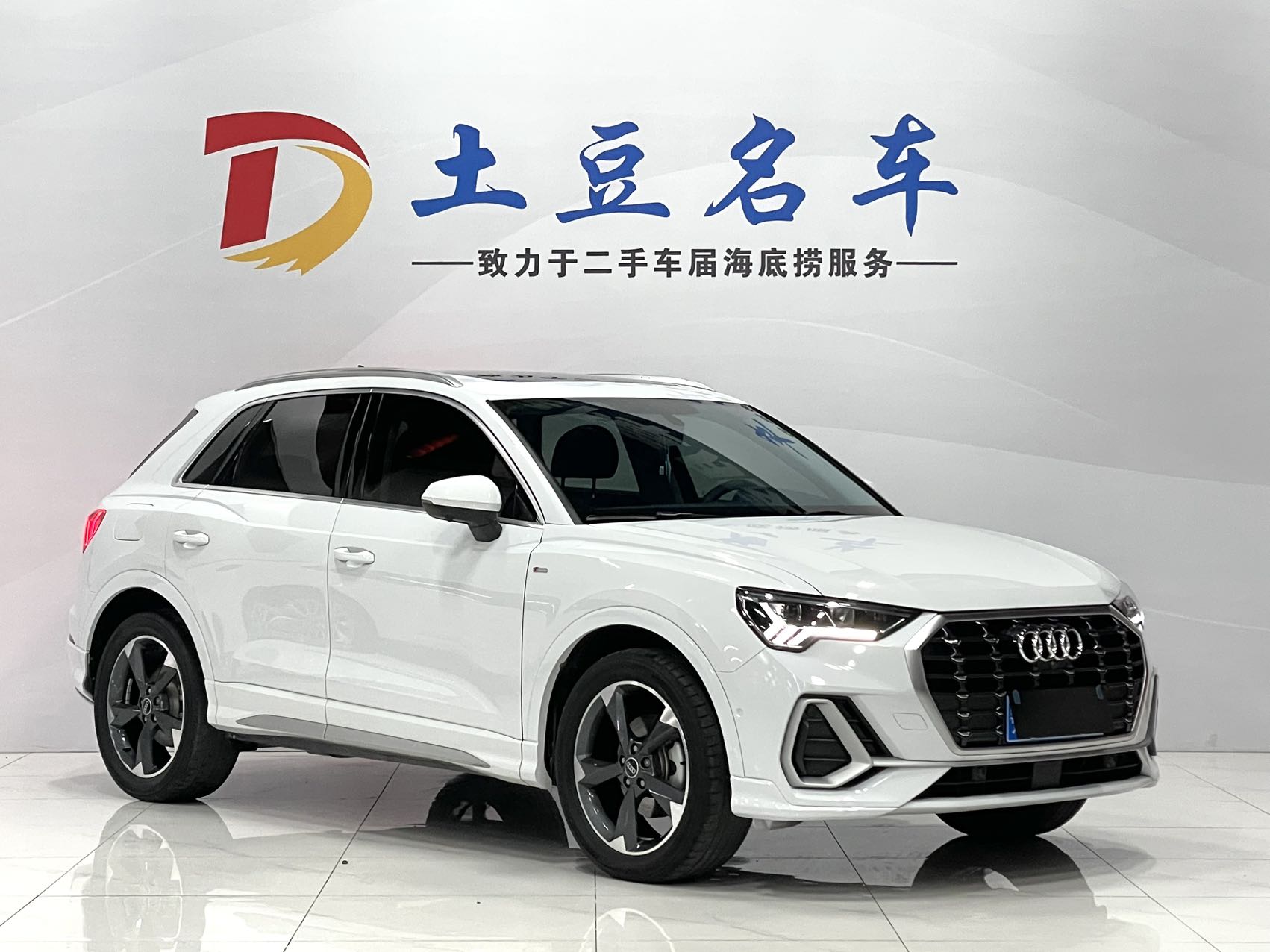 Audi Q3 2021 года 35 TFSI модификация Stylish Sport