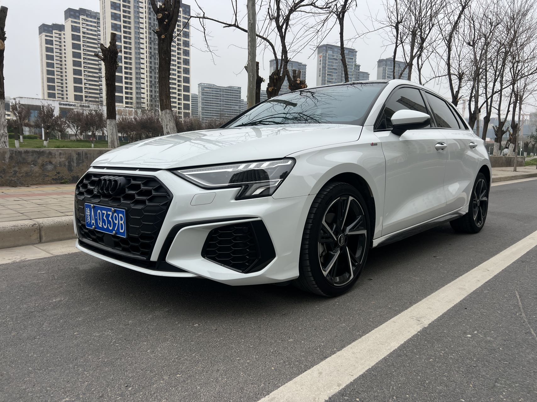 Audi A3 sportback 2023 модельного года модный и спортивный
