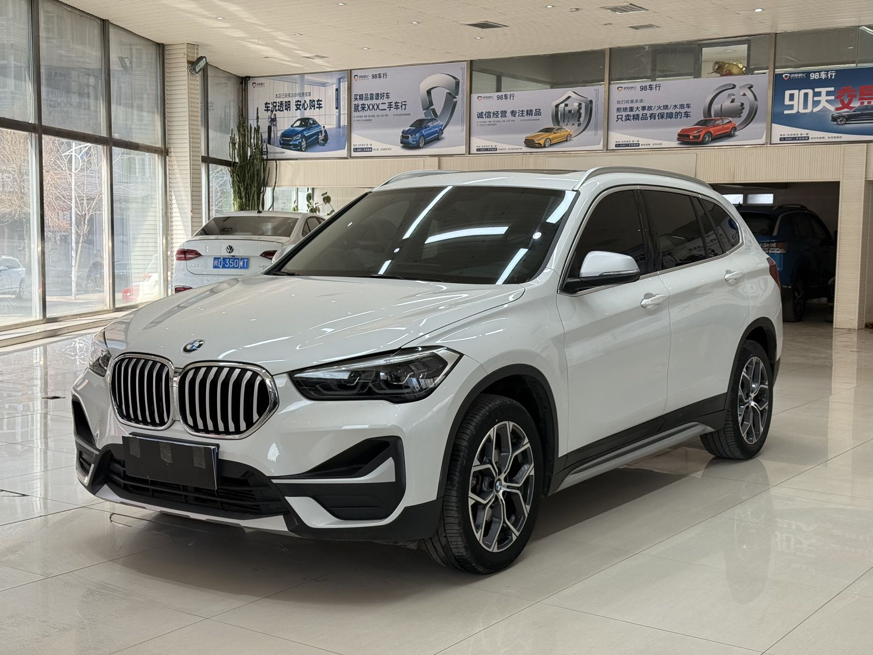 BMW X1 2022 sDrive20Li Модный вариант