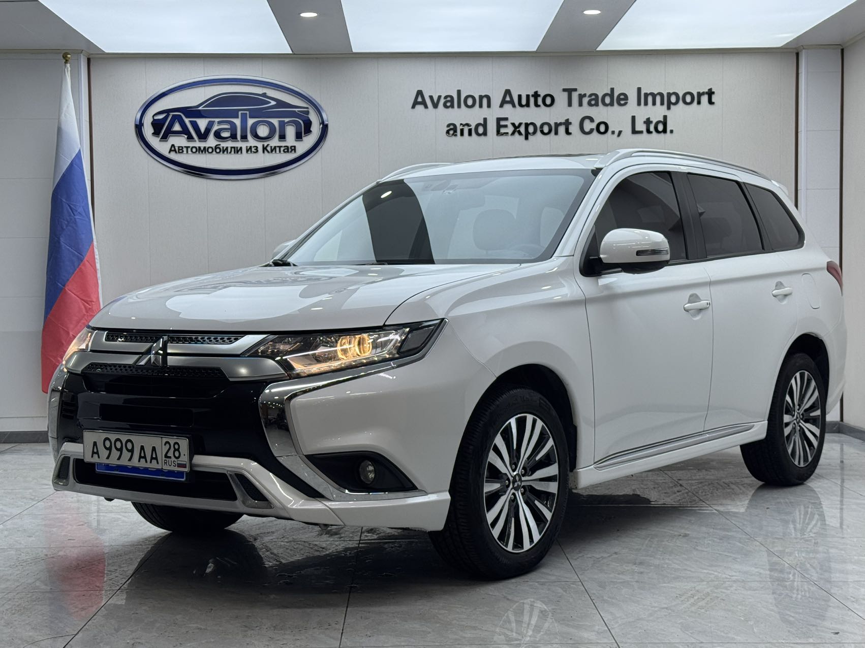 2021 версия Outlander обновленная 2.0L передний привод, комфортное исполнение, 5 мест