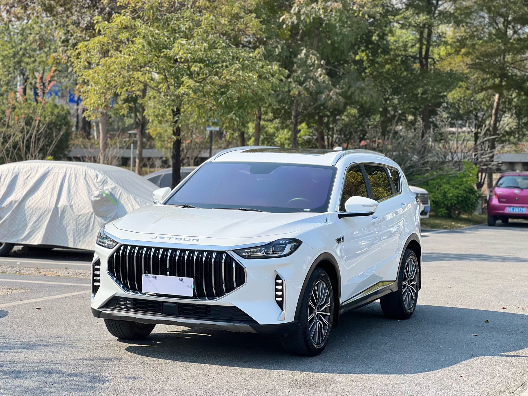 2023 модель JieTu X70 PLUS 1.5T DCT Yongzhe PLUS 5 мест