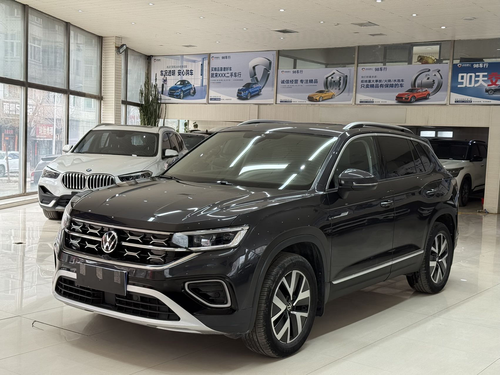 Volkswagen Tayron 2023 280TSI передний привод, версия Luxury Plus Advanced
