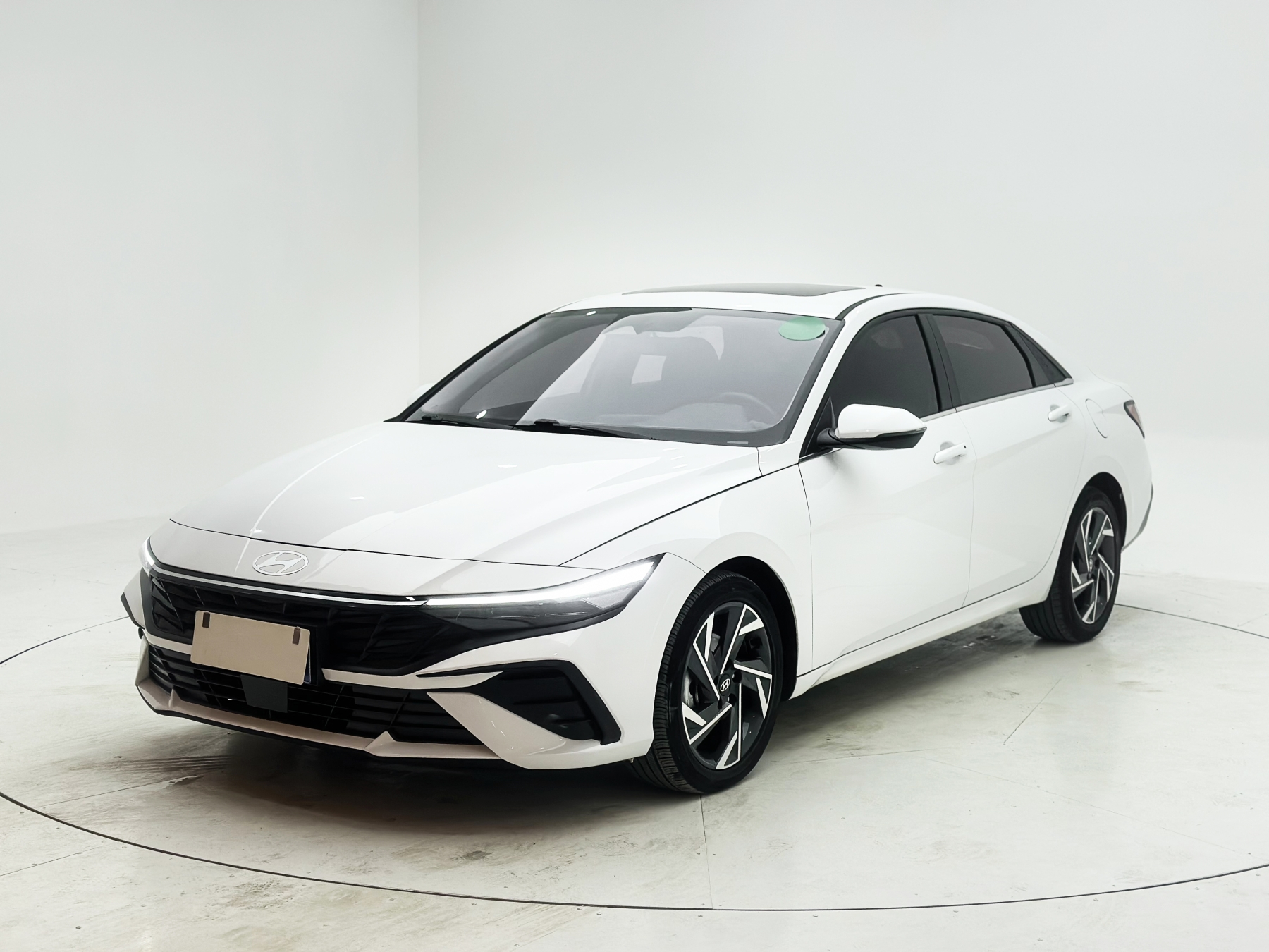 Hyundai Elantra 2023 года, 1.5L, CVT, версия LUX Prestige