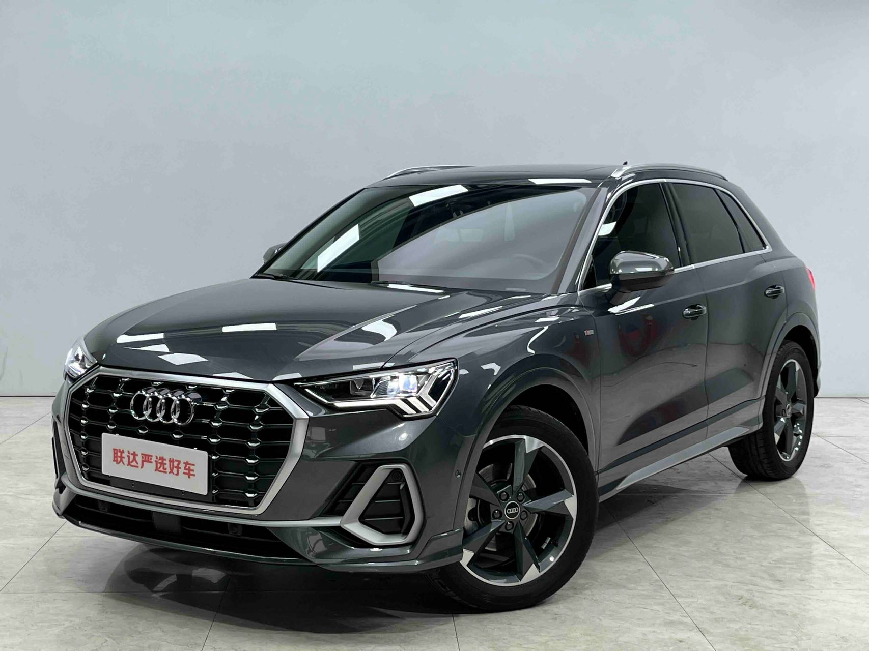 Модная и динамичная модель Audi Q3 35 TFSI 2022 модельного года