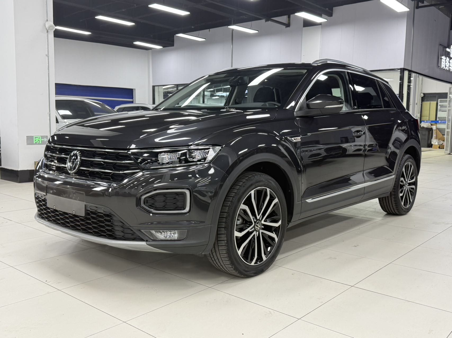T-Roc 2022 280TSI DSG передний привод, комфорт, интеллектуальная связь, юбилейное издание к 30-летию