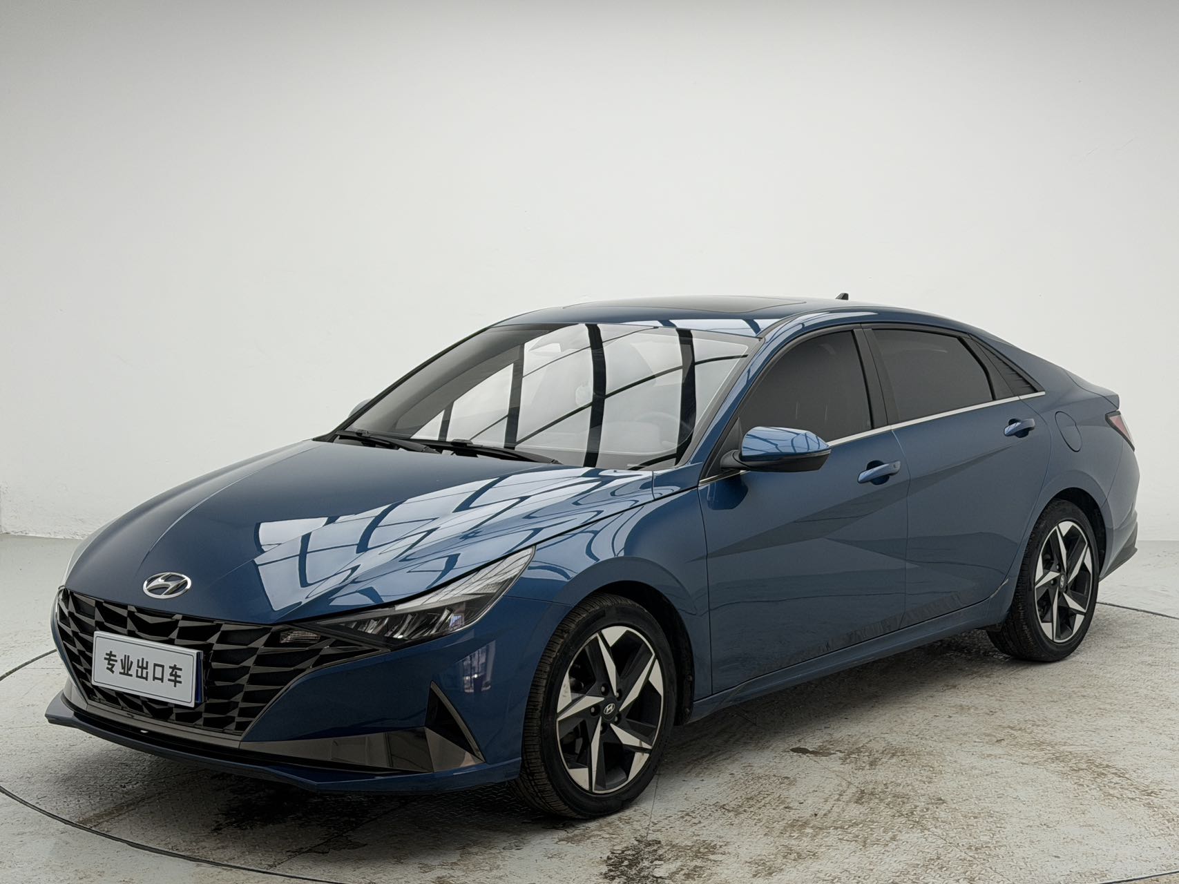 2022 год, Hyundai Elantra, версия Luxury, 1.5L, CVT