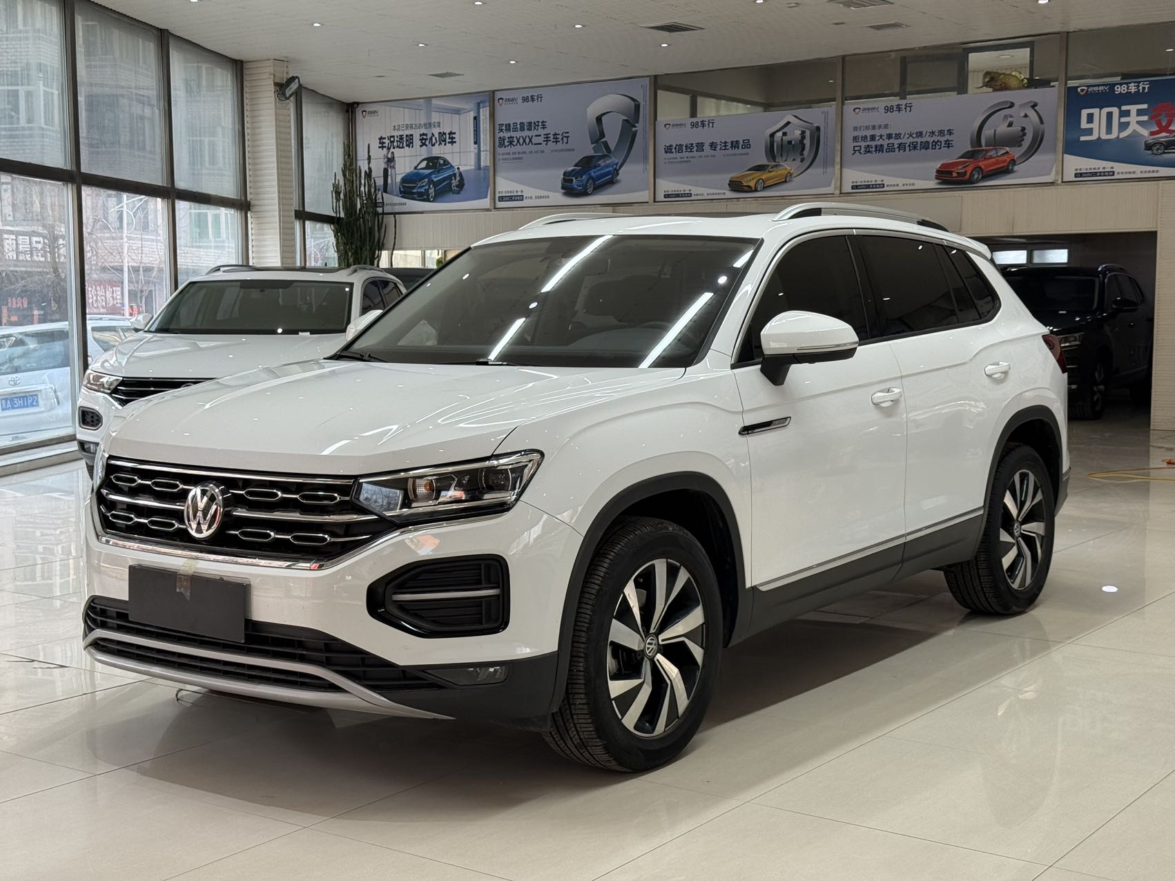 Volkswagen Tayron 2022 модельного года 280TSI, двухприводная, люкс-версия с интеллектуальной связью