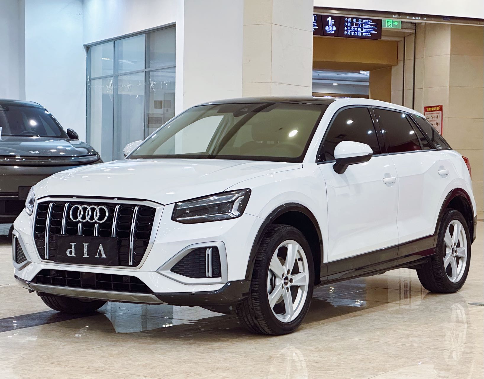 Audi Q2L 2022 версия 35 TFSI стартовая спортивная модификация, стандарт выбросов 国VI