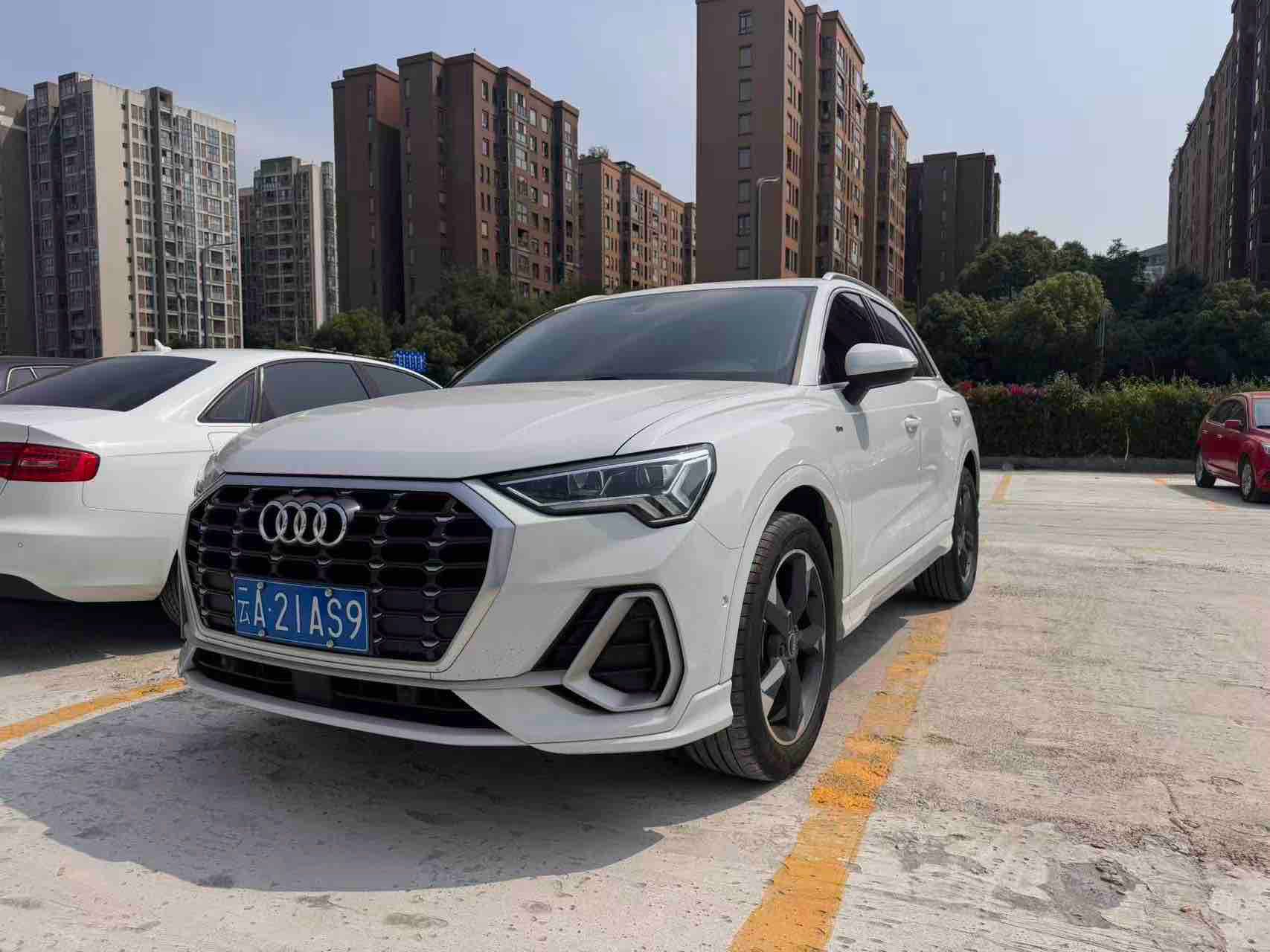 Audi Q3, 2022 год выпуска, версия 35 TFSI, комплектация "Стиль", экологический класс Евро-6