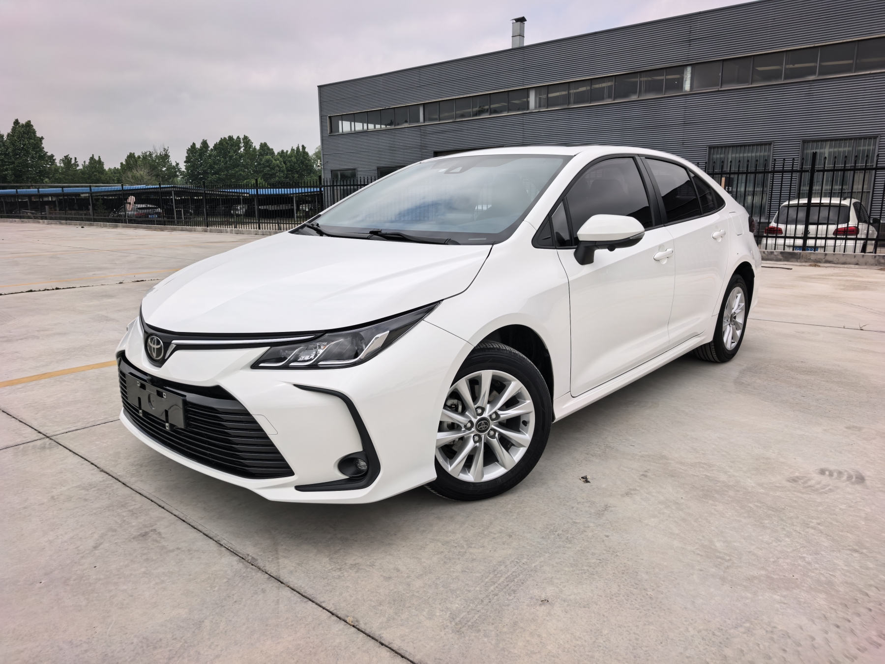Toyota Corolla 23 модель S-CVT Элит