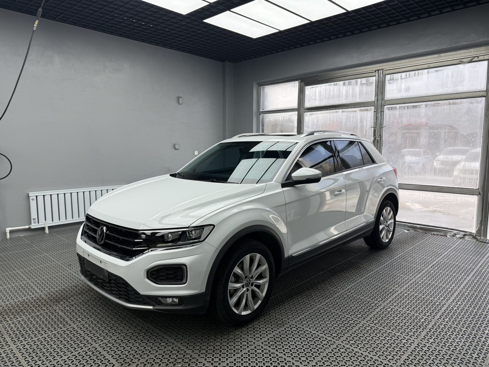 Модель 2022 T-ROC Tanke 280TSI двухколесный привод Elite PLUS