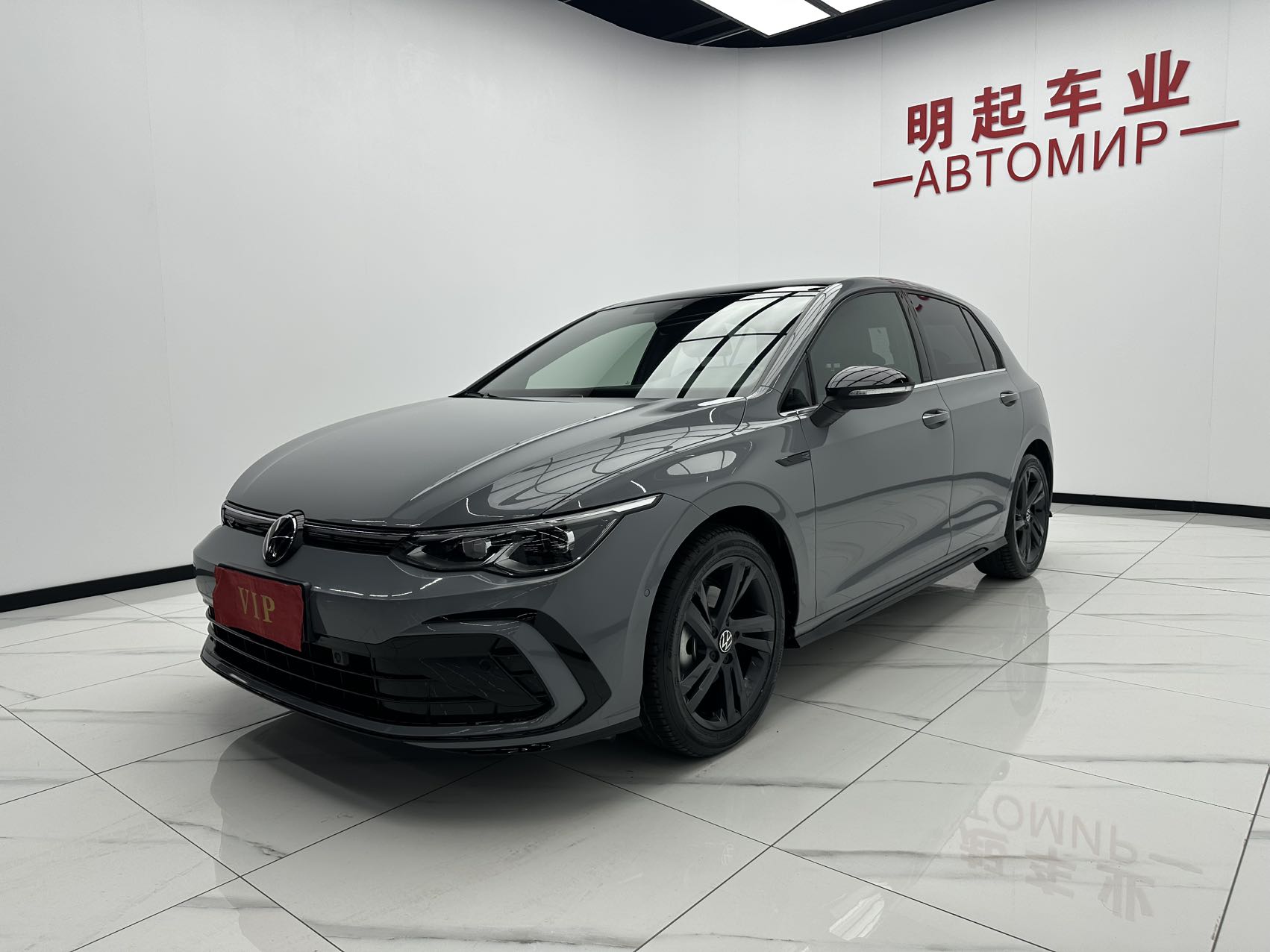 Volkswagen Golf 2021 года, двигатель 2.0 TSI, коробка передач DSG, комплектация R-Line