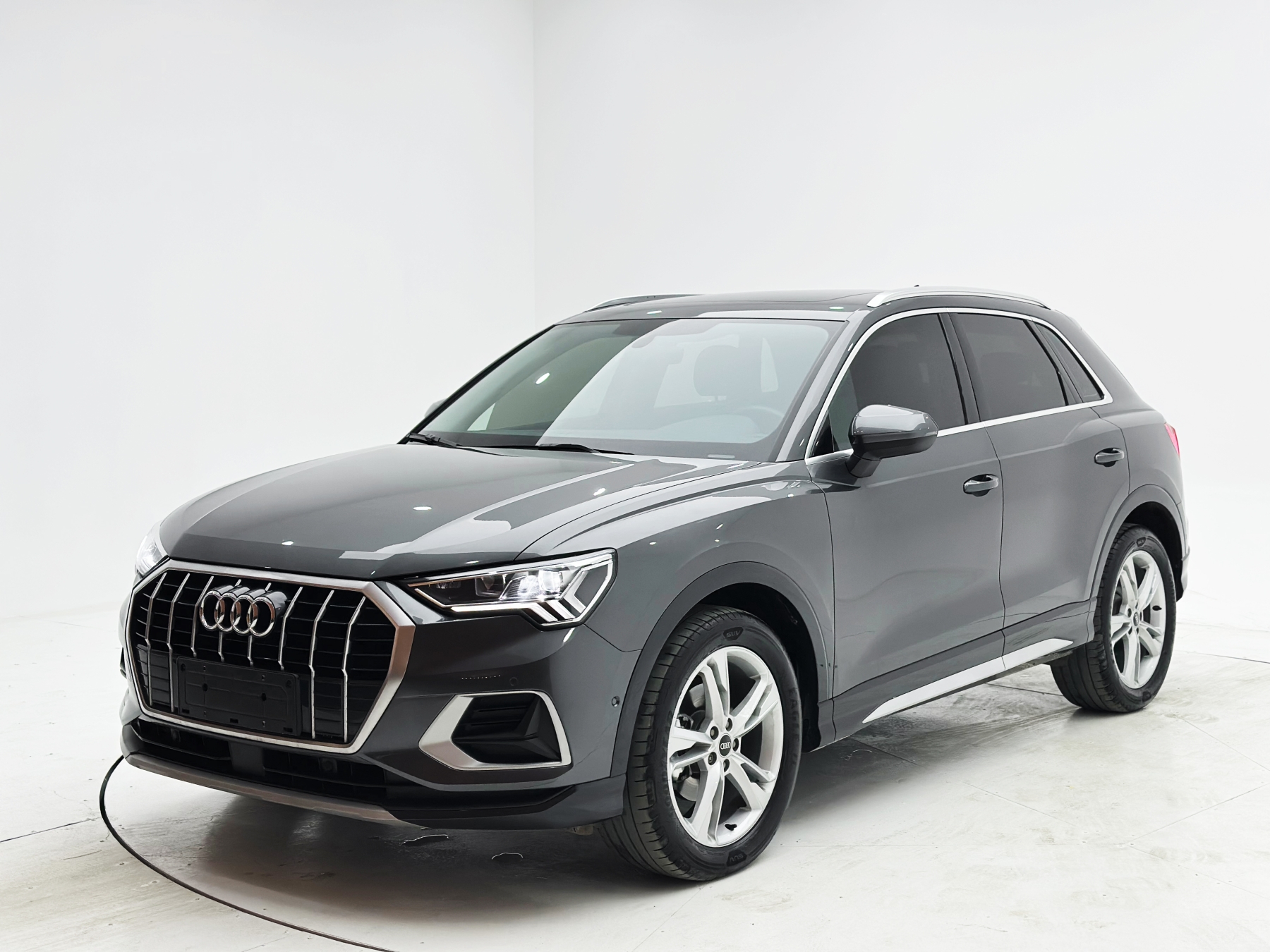 Audi Q3 2022 модель 35 TFSI стильная и элегантная версия, стандарт выбросов 国VI