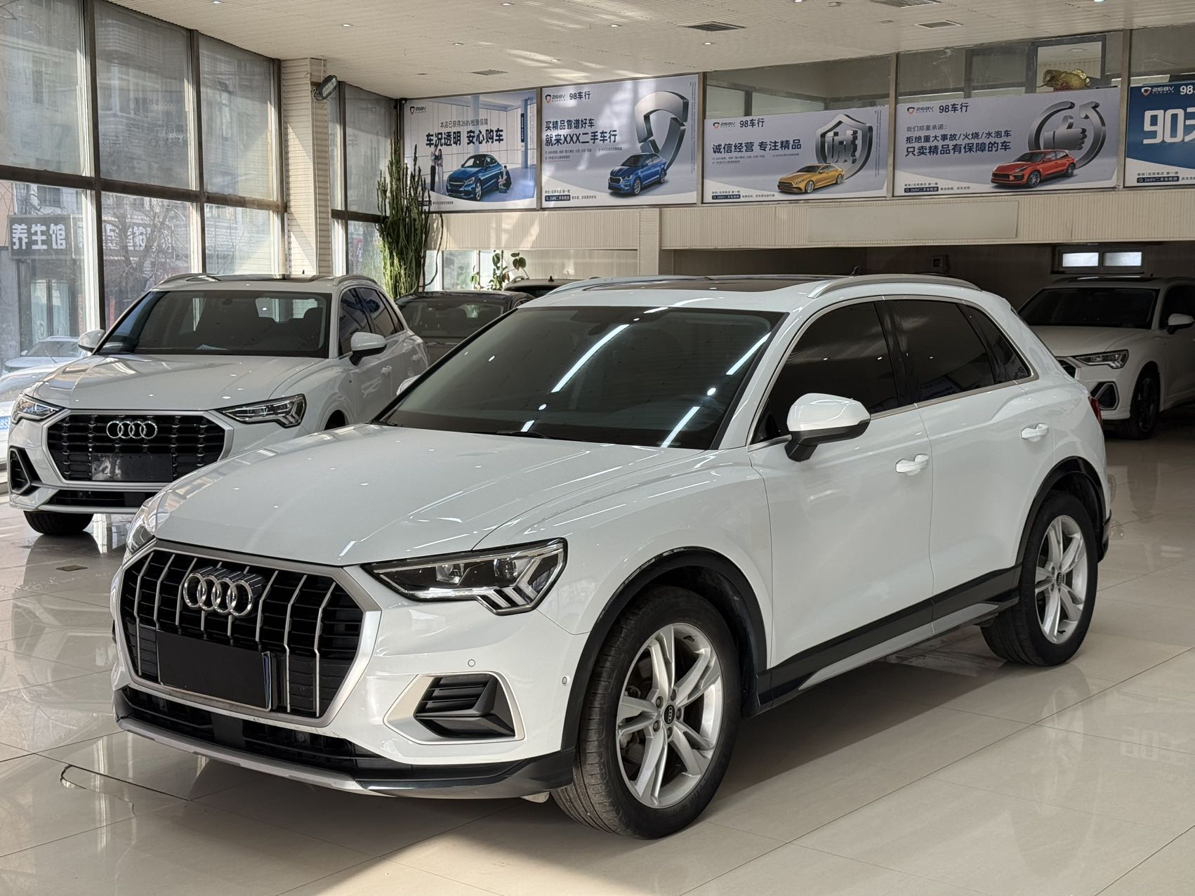 Audi Q3 2022 модель 35TFSI стильная элегантная версия