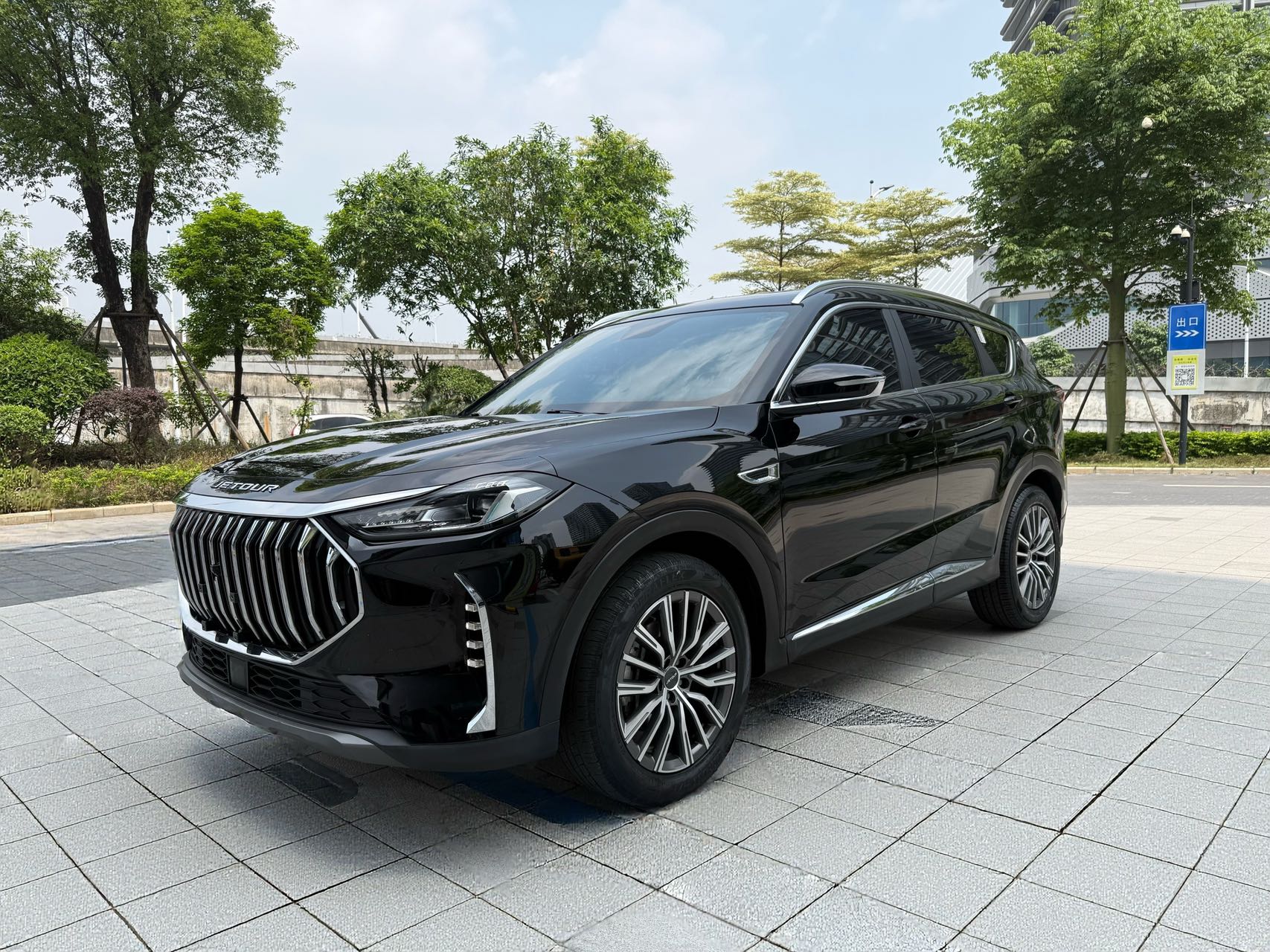Jetour X70 PLUS 2023 модель 1.5T DCT Brave PLUS 7 мест
