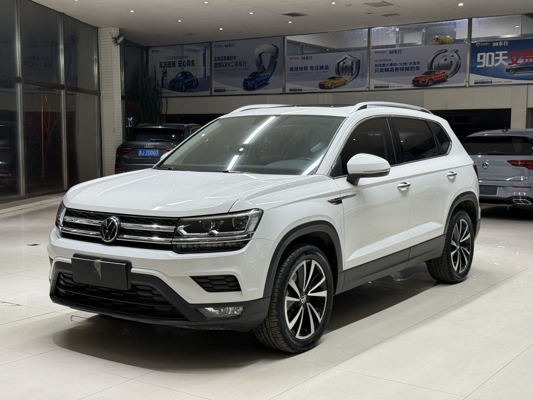 Volkswagen Tharu 2022 280TSL версия Luxury с передним приводом