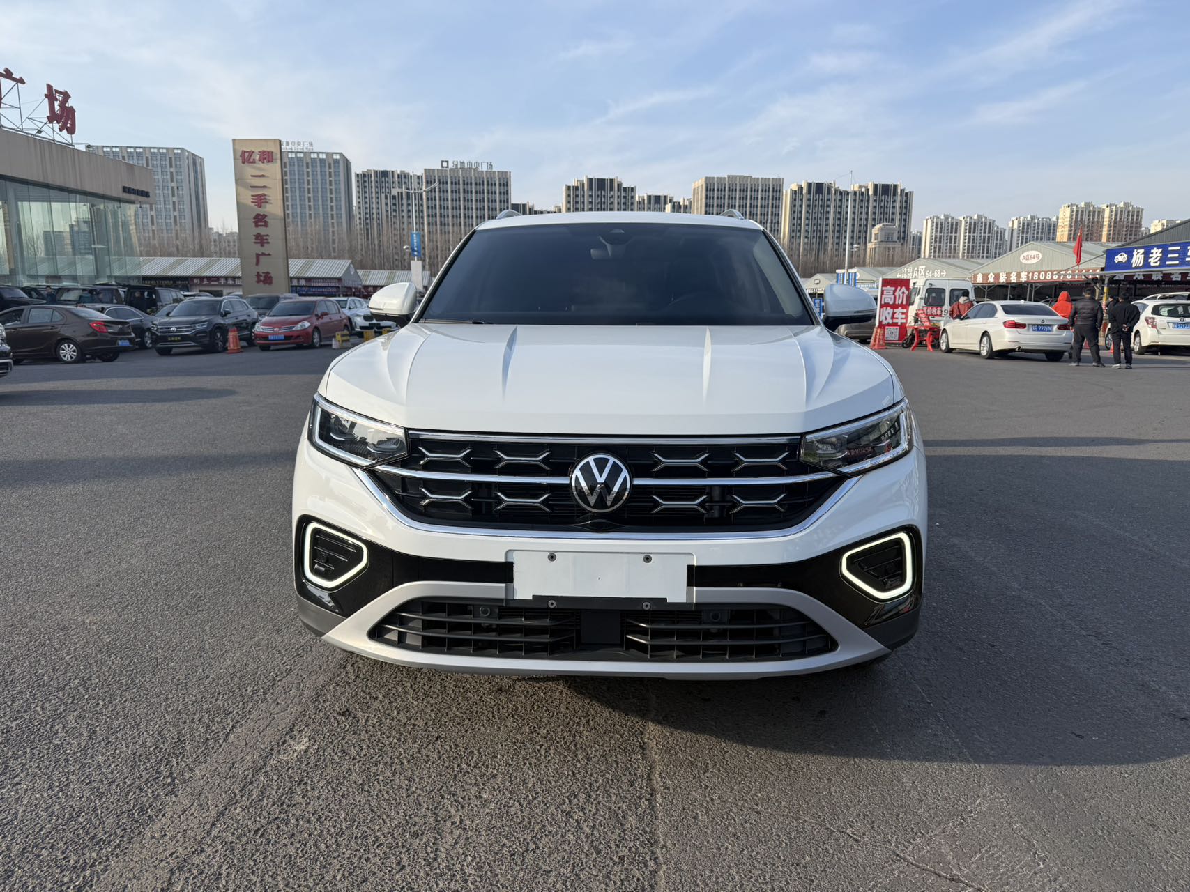 Volkswagen Tayron 280TSI 2023 года, передний привод, версия Luxury Plus Advanced  
