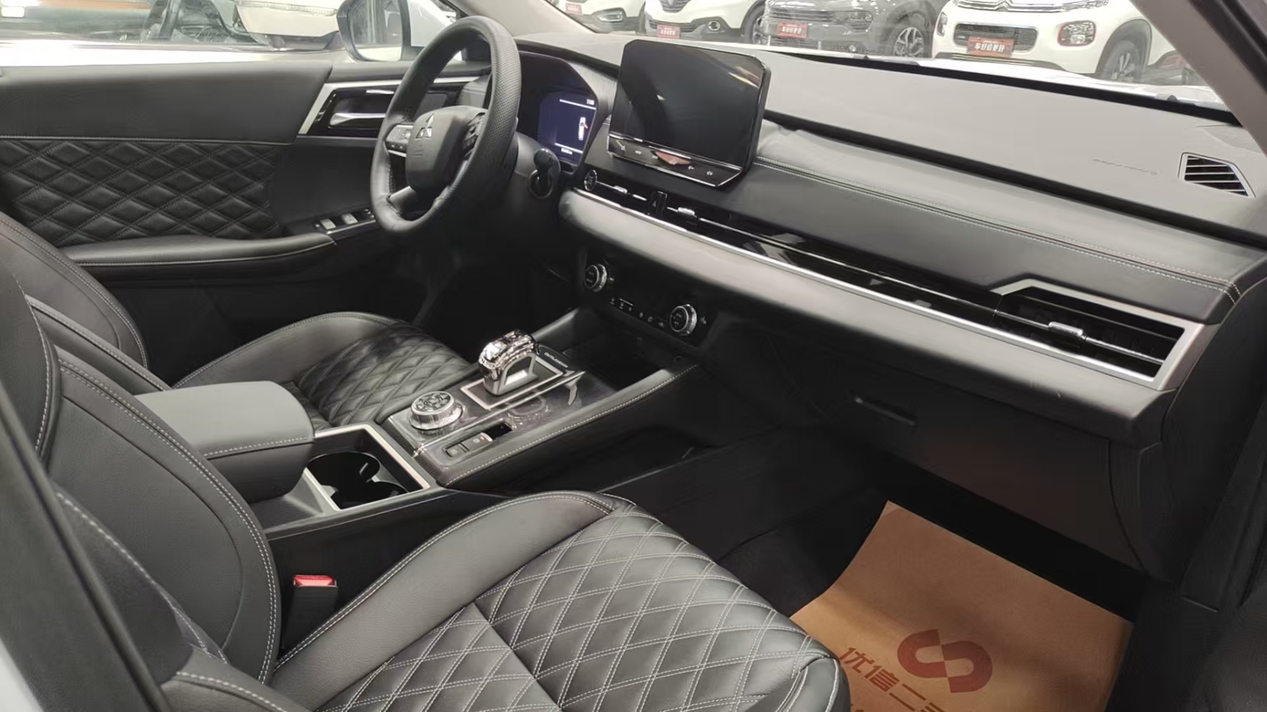 Mitsubishi Outlander 2023 модель 1.5T автомат CVT полный привод версия Zunyao 7 мест