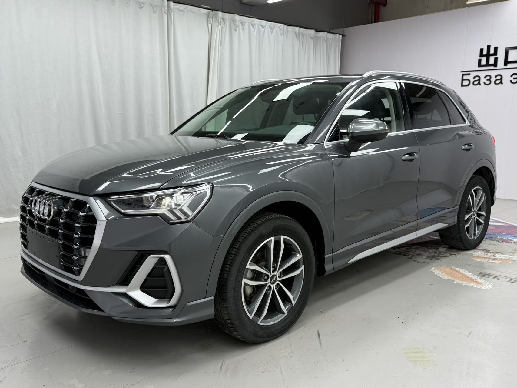 Audi Q3 2023 года, версия 35TFSI, динамичная базовая комплектация