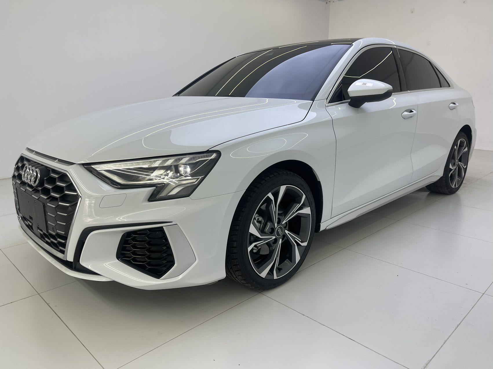 Ауди A3 2023, A3L Limousine 35 TFSI, люксовая спортивная комплектация