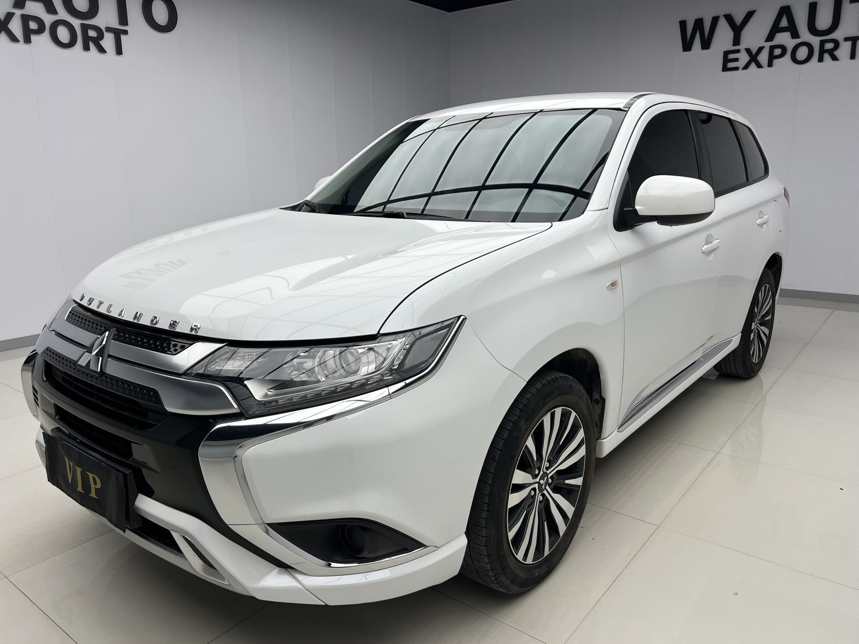 Рестайлинговая версия 2.0L с двумя приводами 2021 модельного года