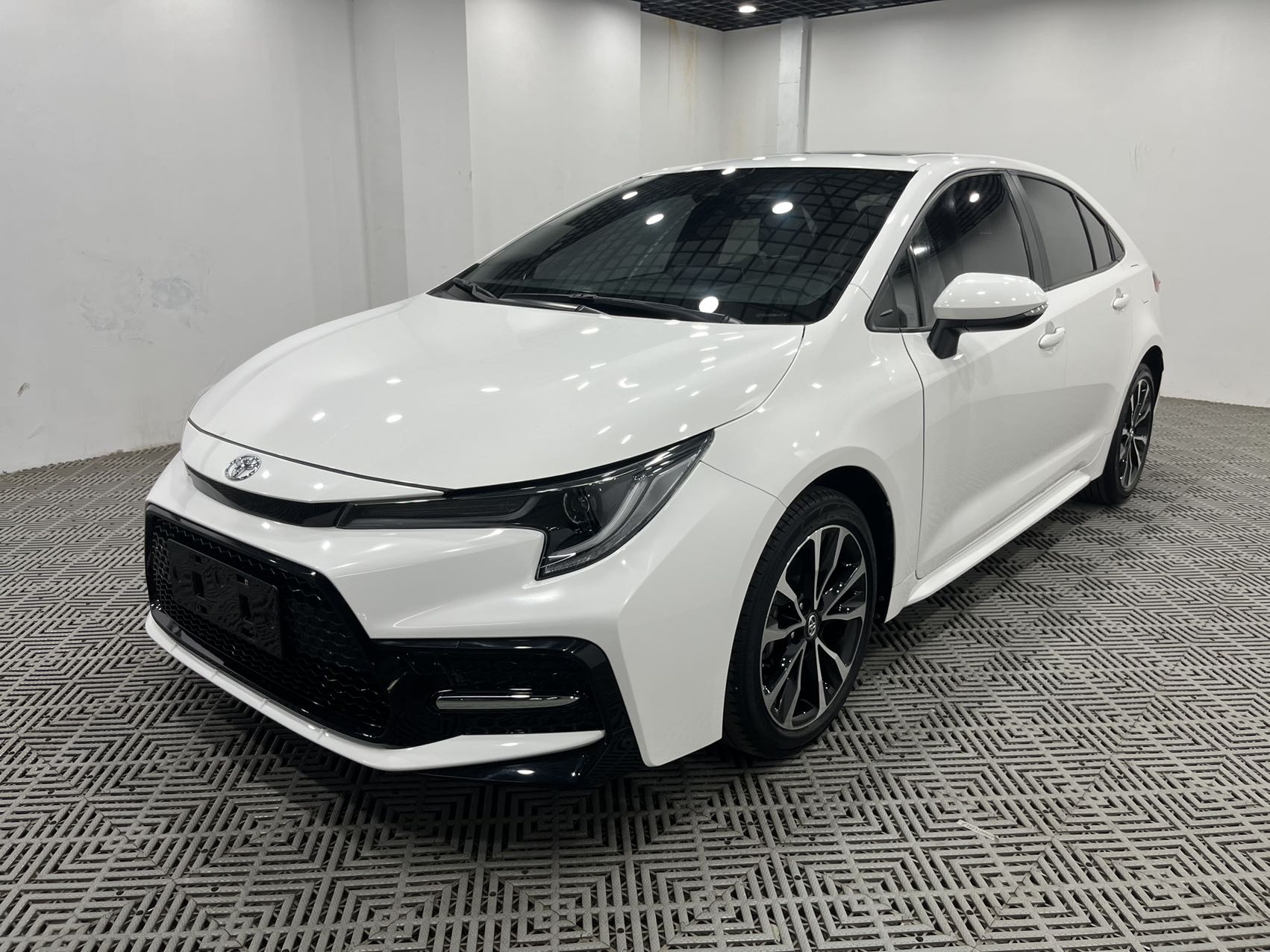 Toyota Levin 2022 г., версия 185T CVT Sport
