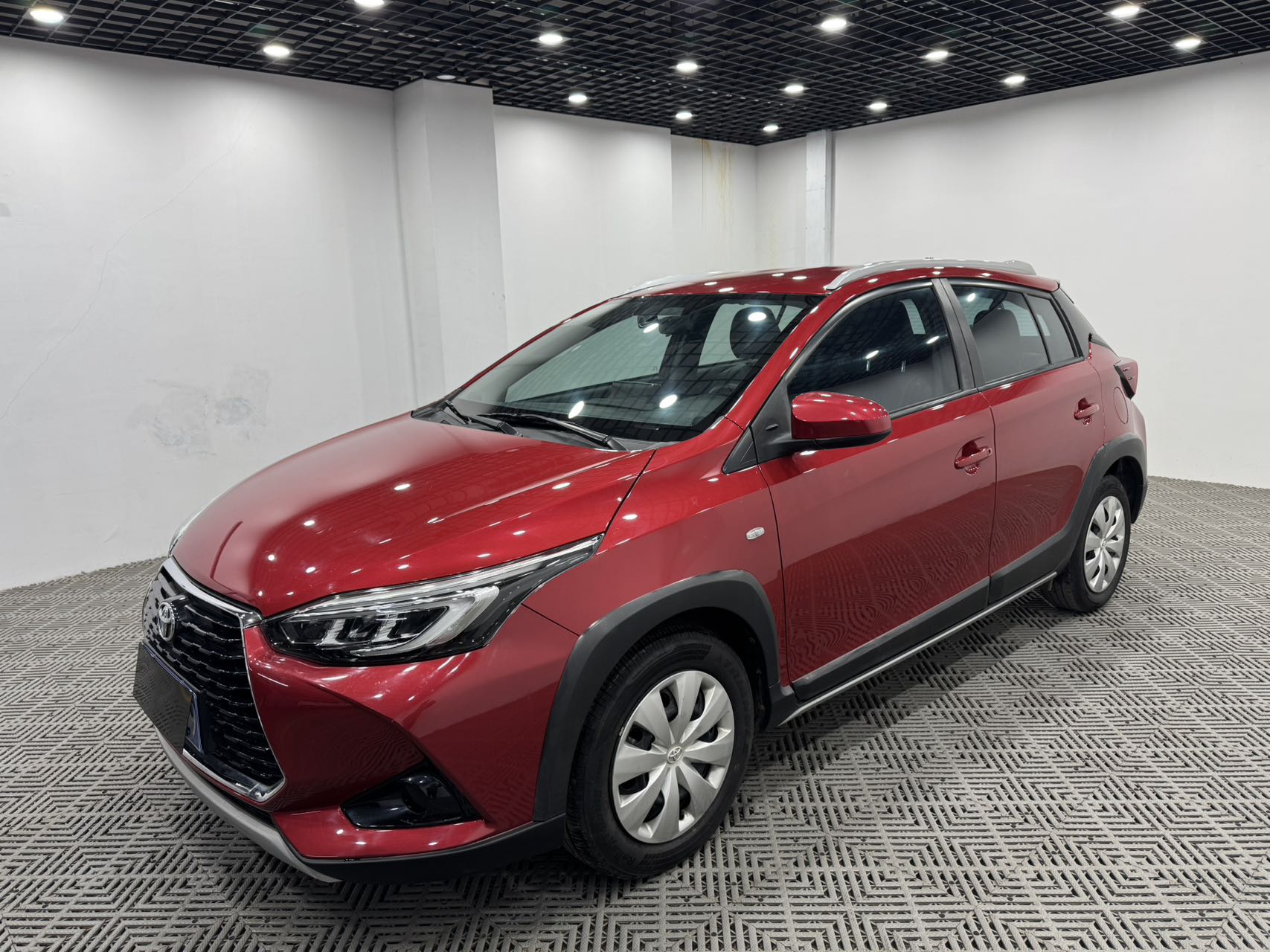 Toyota Yaris X, модель 2022 года, 1.5L CVT, версия Leading PLUS