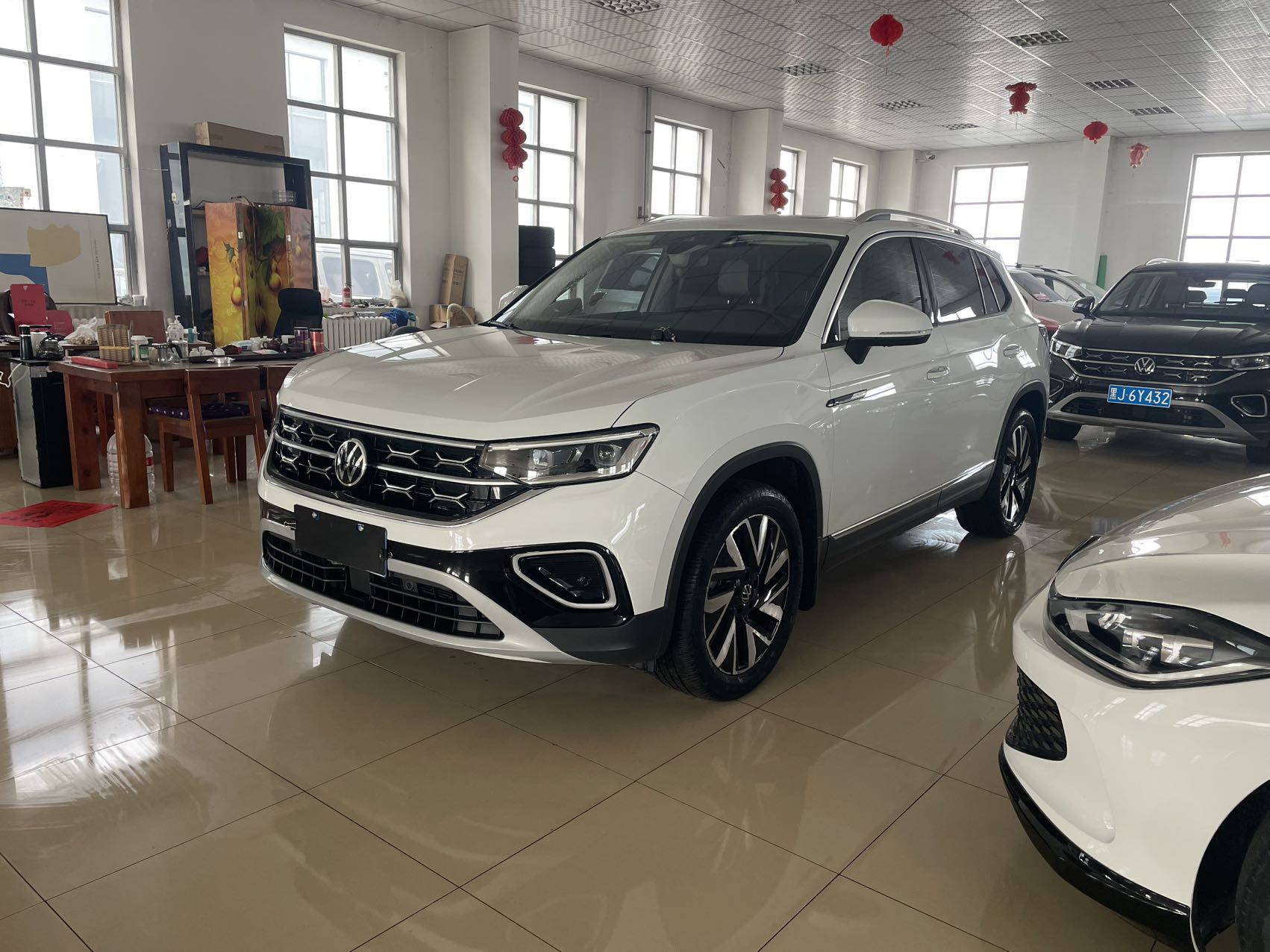 Volkswagen Tayron 2023 280TSI передний привод, версия Luxury Plus Advanced
