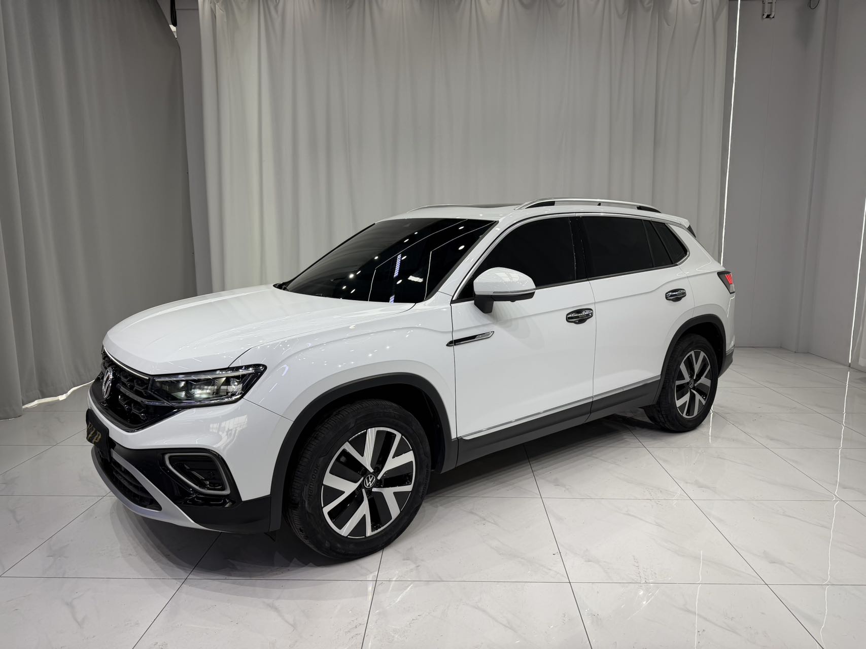 Volkswagen Tayron 2023 модель 280TSI передний привод, версия Luxury Plus Advanced