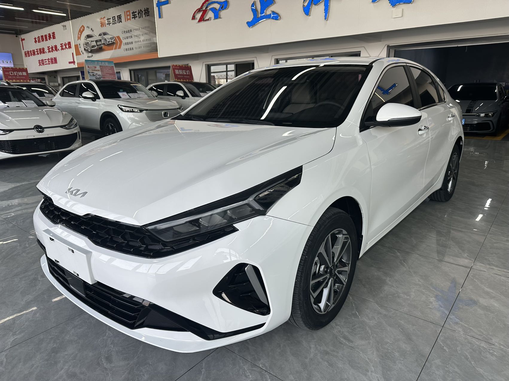 2023 модель Kia K3, люксовая версия