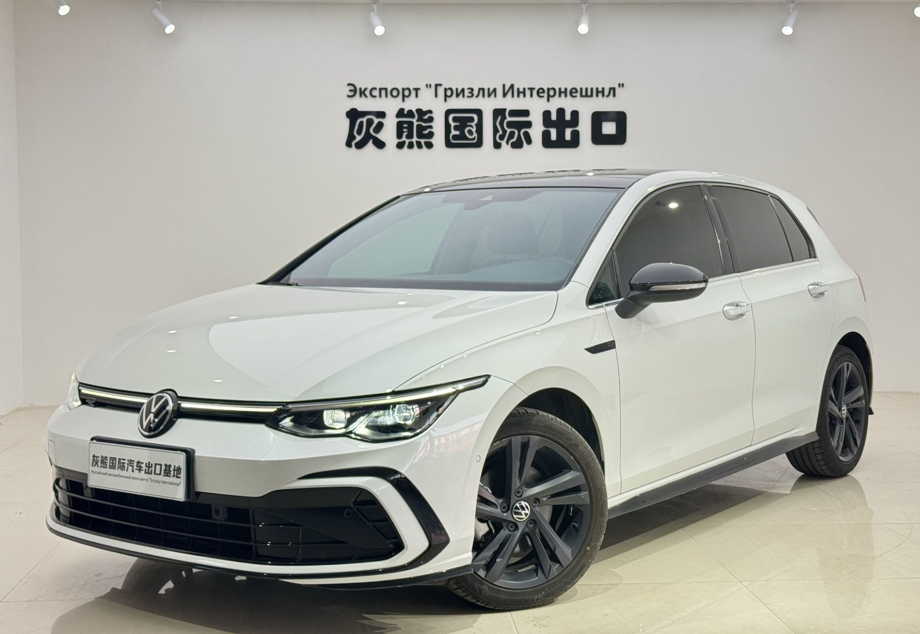 Гольф 280 TSI DSG, комплектация R-Line, 2021 год выпуска.