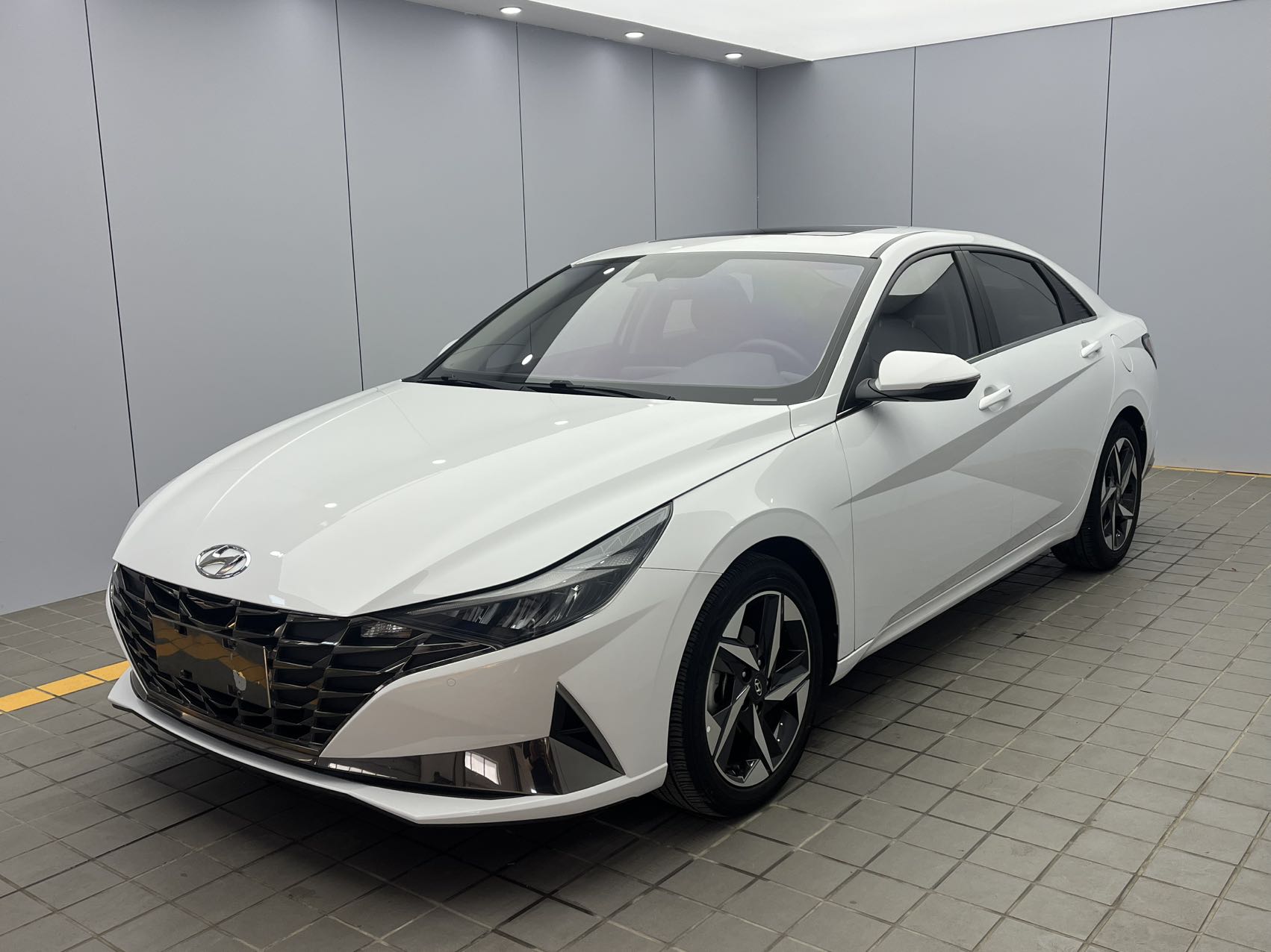  Hyundai Elantra 2021 года, 1.5L, CVT, версия LUX Premium