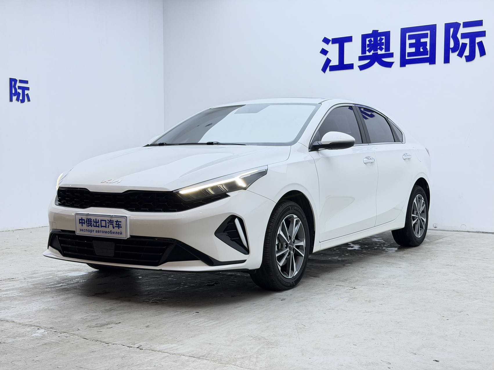 Модель 2023 Kia K3 1.5L CVT люксовая версия