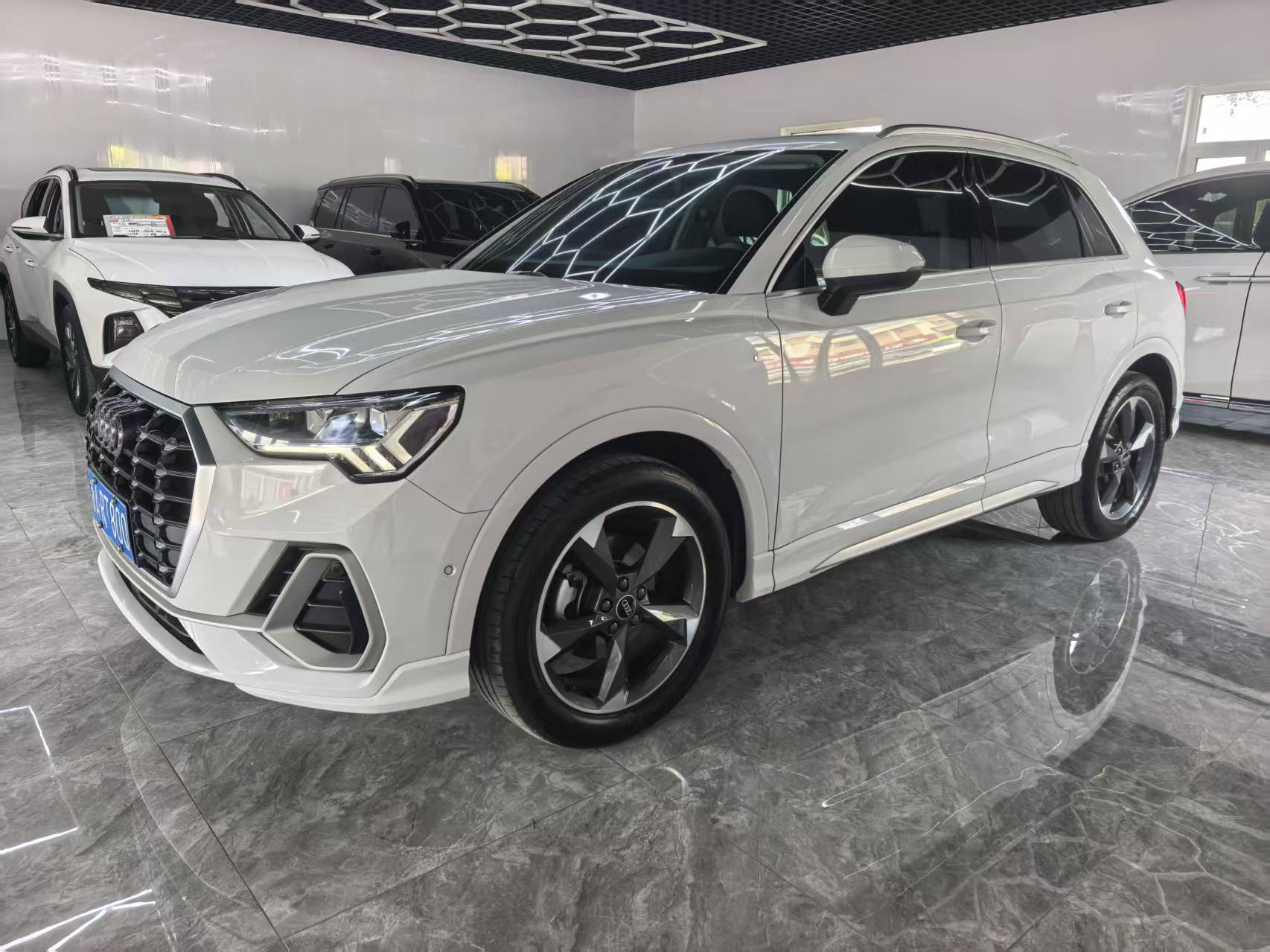 Audi Q3 22 модель 35TFSI стильная динамичная версия