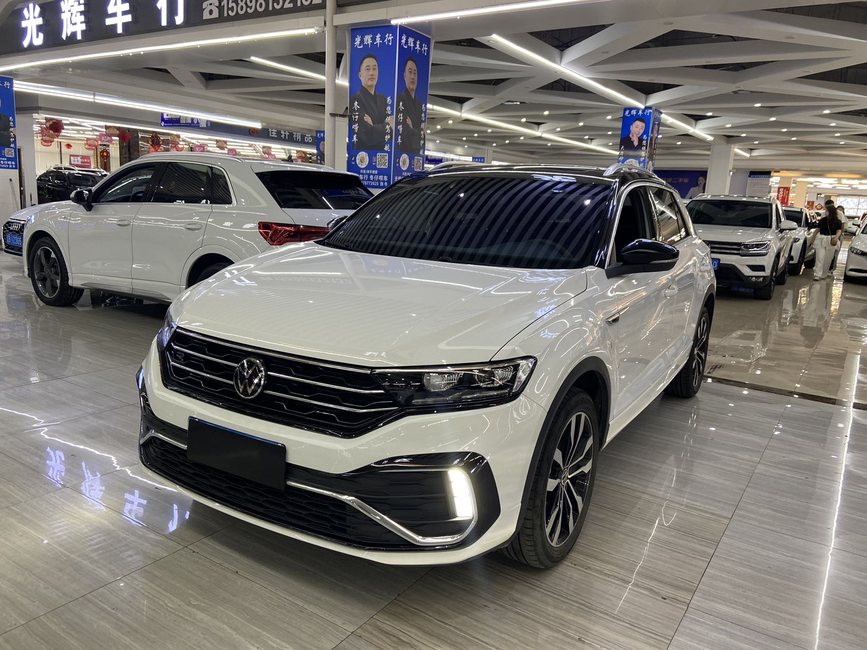 Volkswagen Touran 280 TSI, двухколесный привод, комплектация R-Line Pro, версия PLUS (2022 года выпуска)