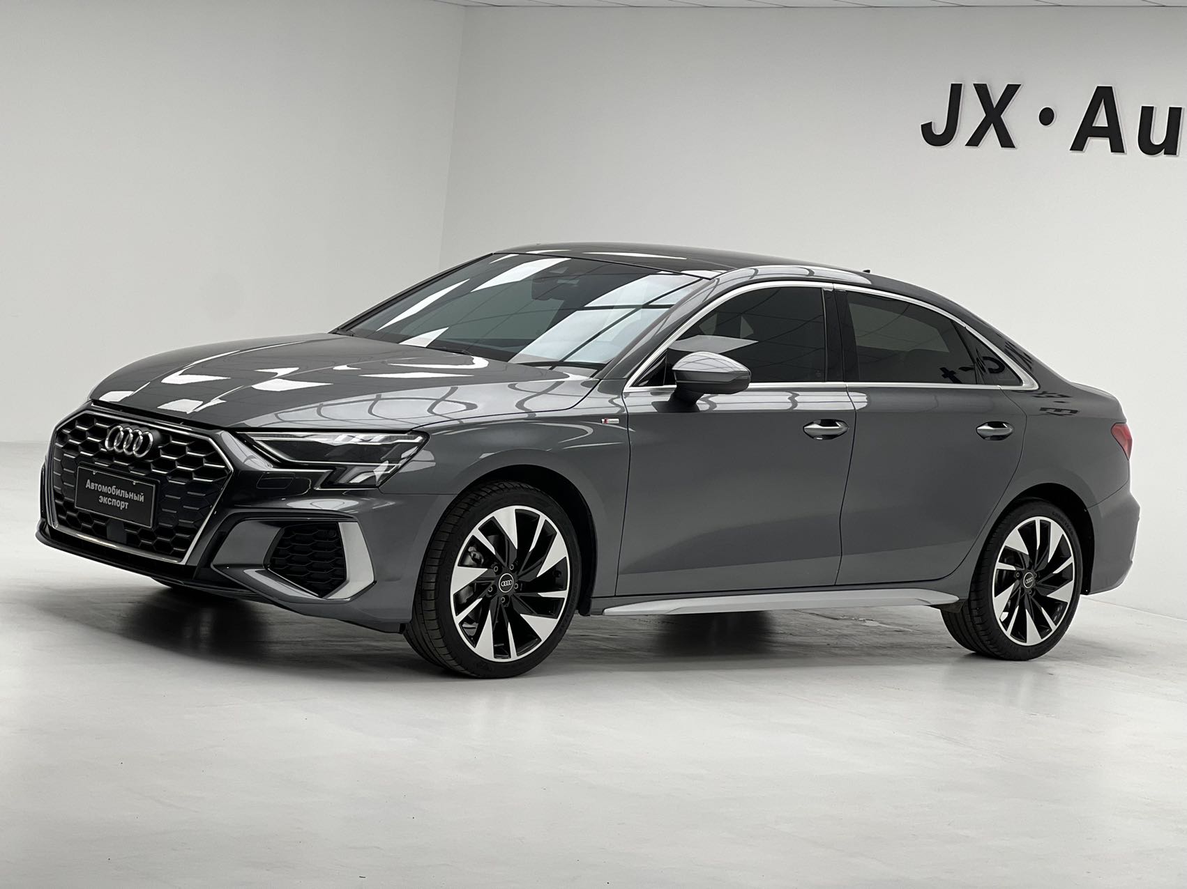 Audi A3 2024 года выпуска, модель A3L Limousine, двигатель 35 TFSI, спортивный стиль.