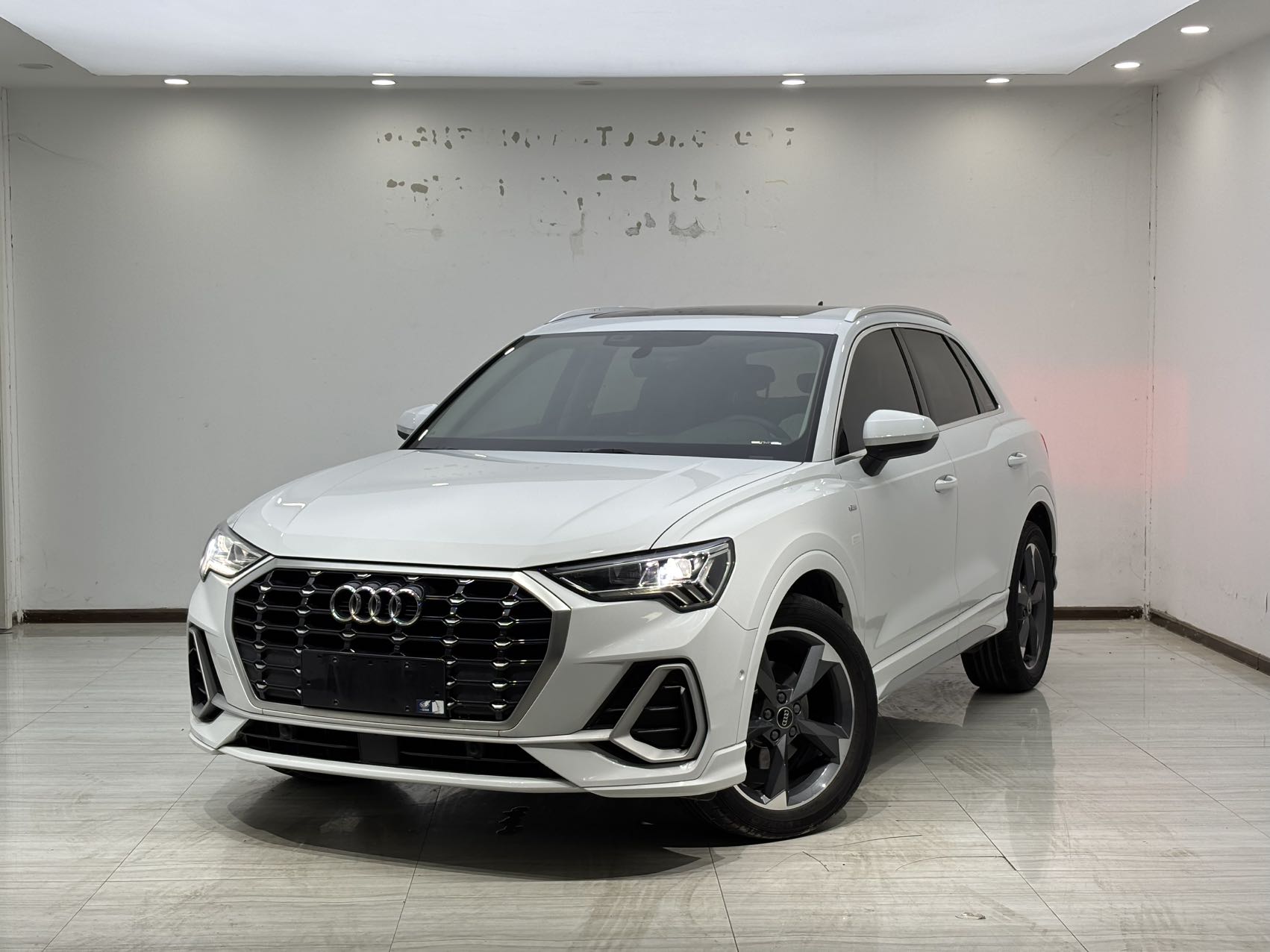 Модель 2023 Audi Q3 стильная и динамичная