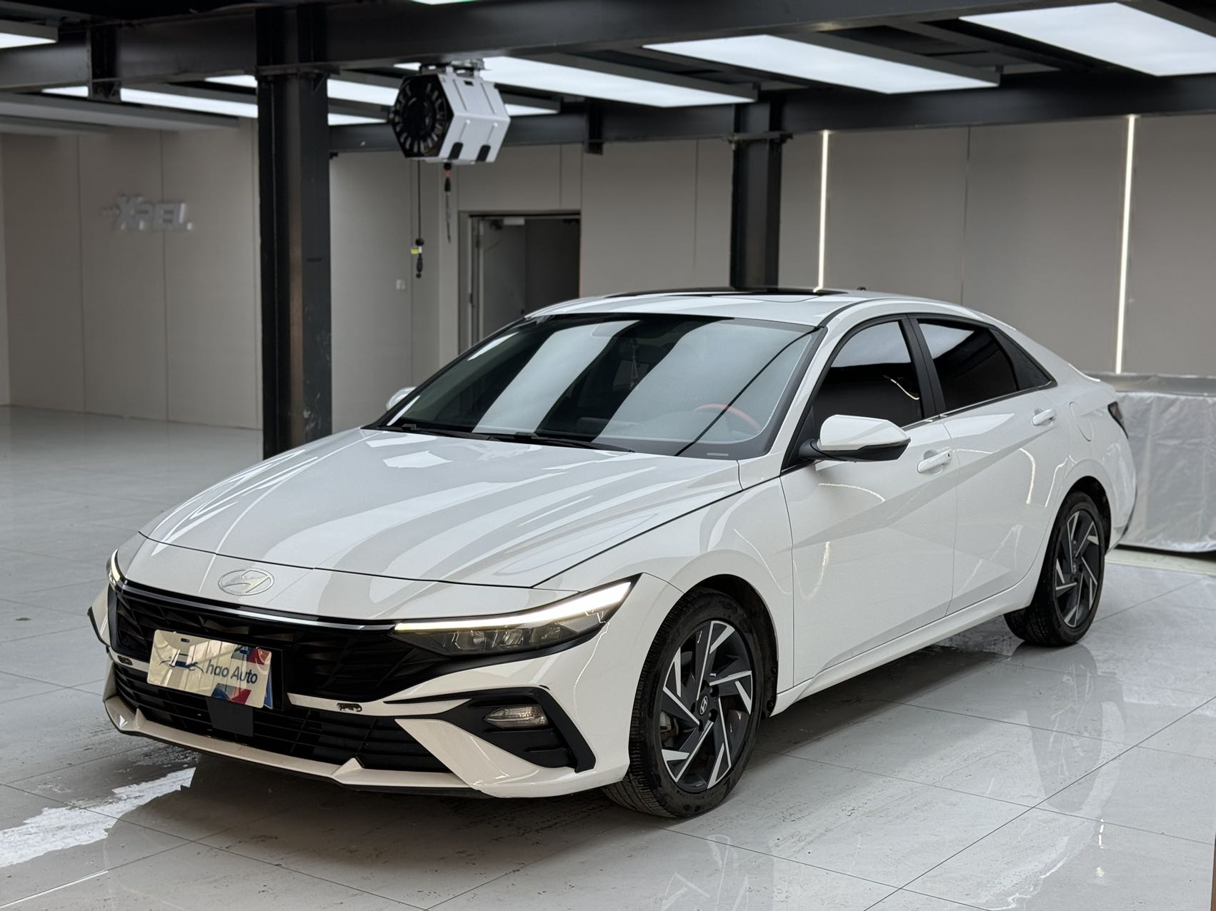 Современный автомобиль Ирант, модель 2023 года, двигатель 1.5L, вариатор, комплектация GLX, версия "Элит".
