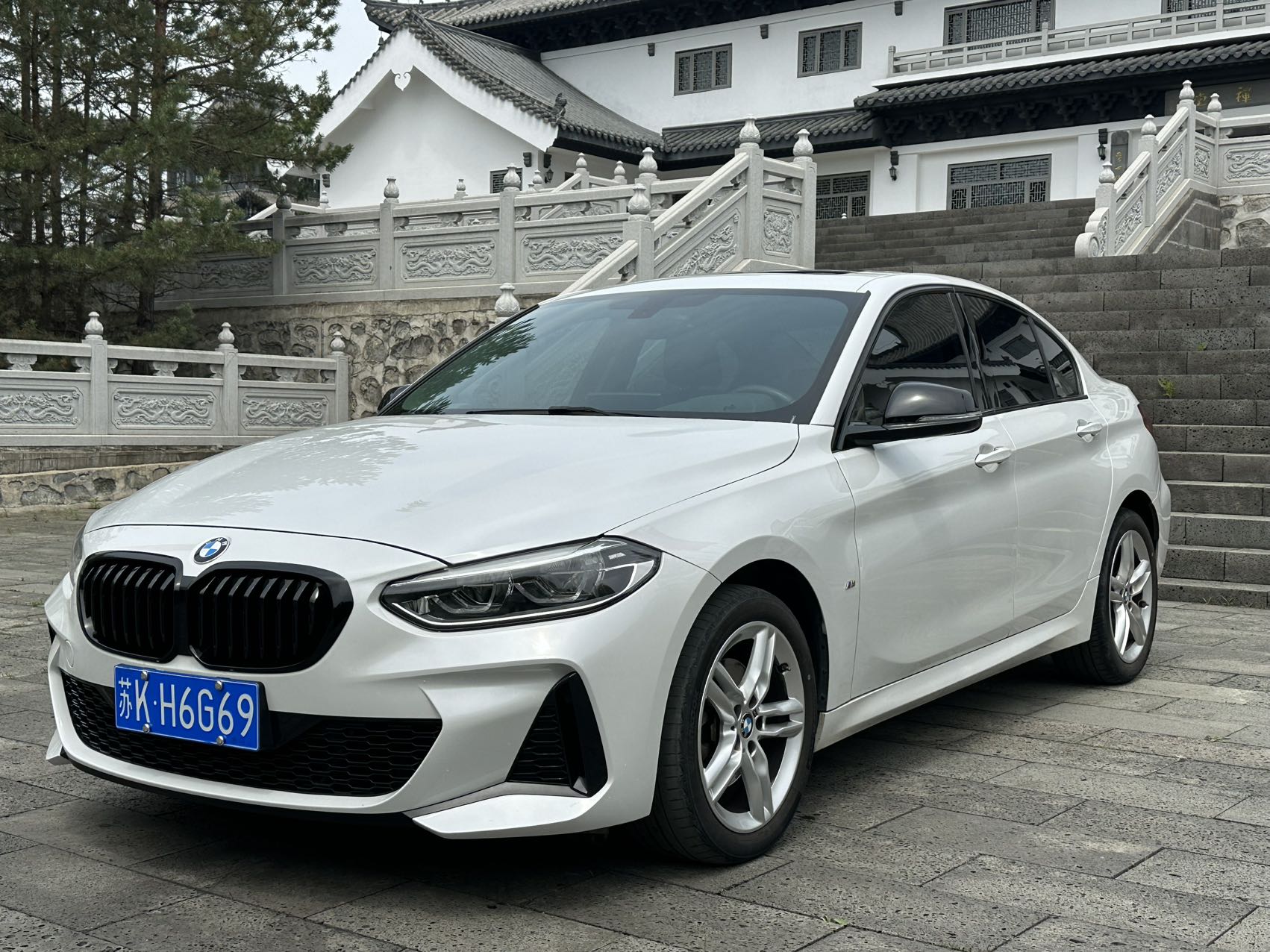 BMW 1 серии 2021 года 120i M Sport Shadow Edition, стандарт China VI