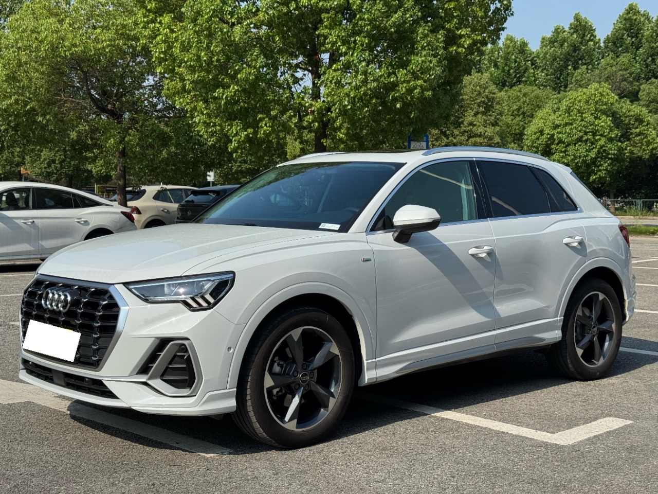 Audi Q3 2023 года 35 TFSI модификация Stylish Sport