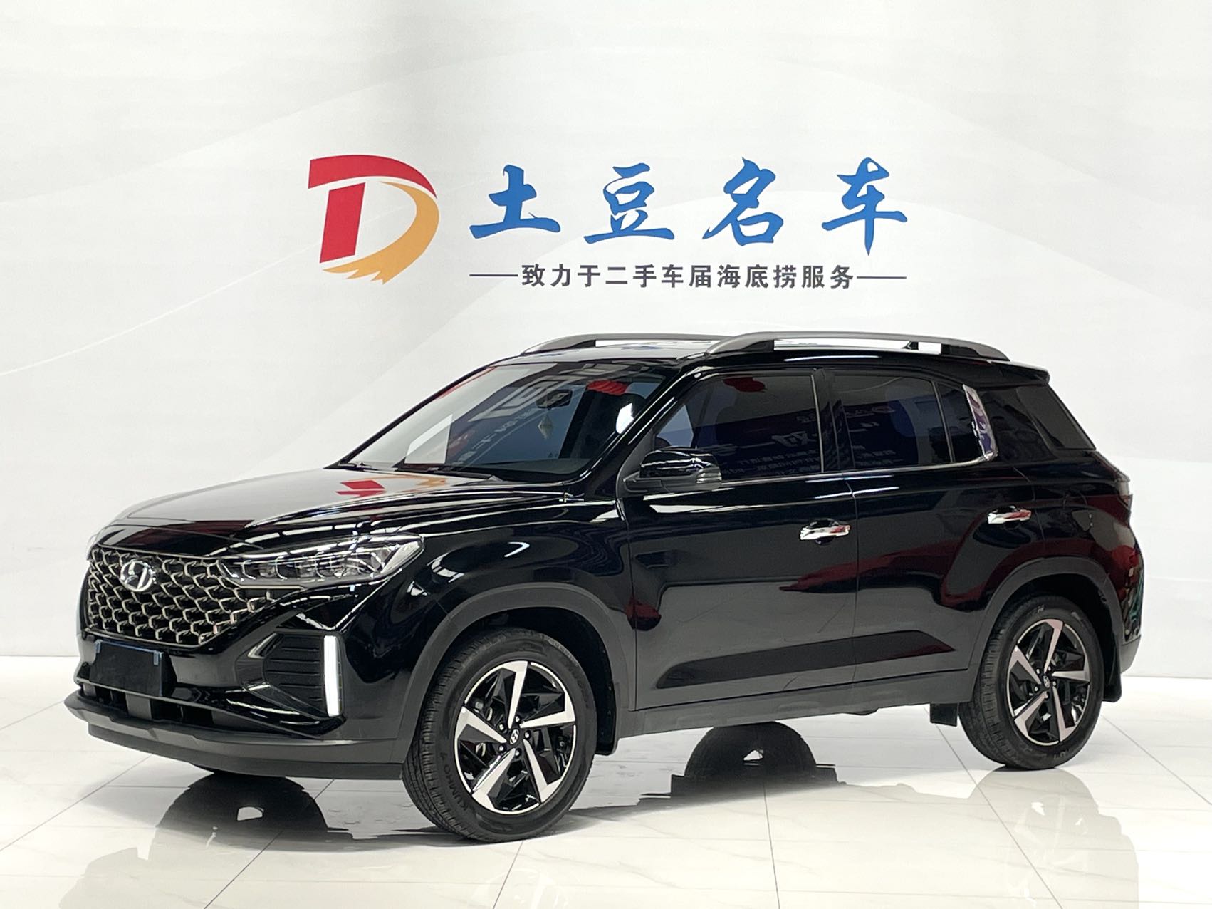 Beijing Auto ix35, 2021 год выпуска, двигатель 240TGDi, автоматическая коробка передач DCT, задний привод, версия GLS, топовая комплектация.