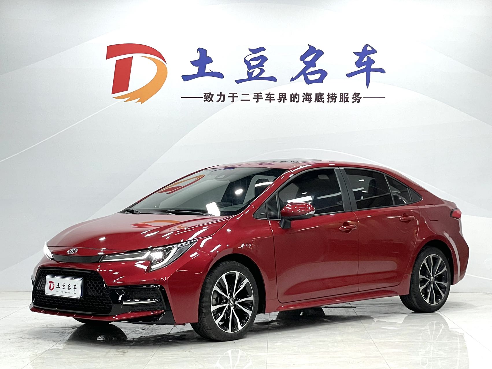 Toyota Corolla 2022 года выпуска, версия "Sport" с вариатором, двигатель 1.8 литра, соответствует экологическому стандарту Евро-6.